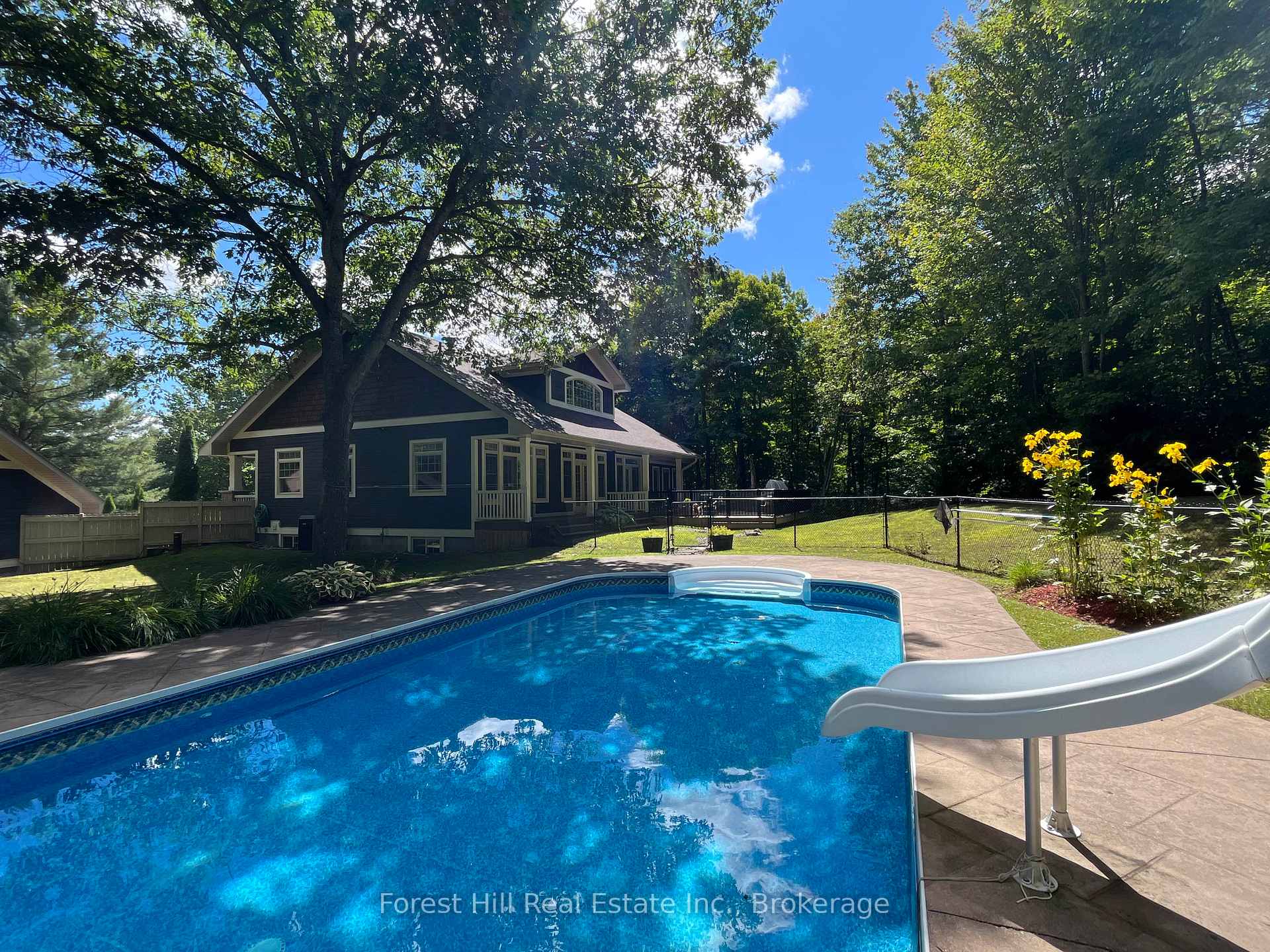 1474 Etwell Road, Huntsville, ON, exterior