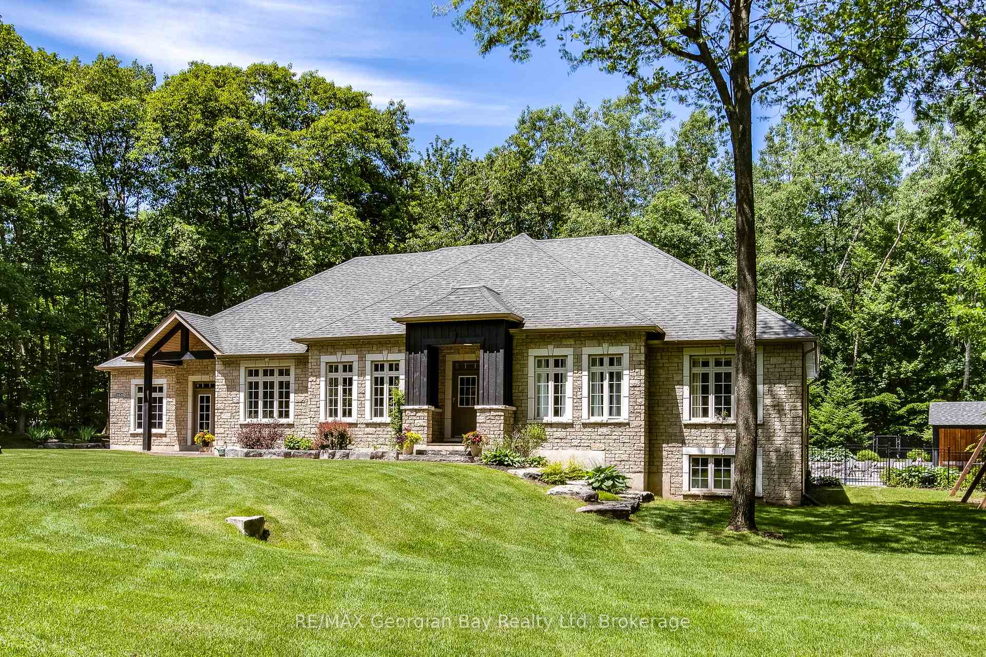1620 Golf Link Road, Midland, ON, exterior