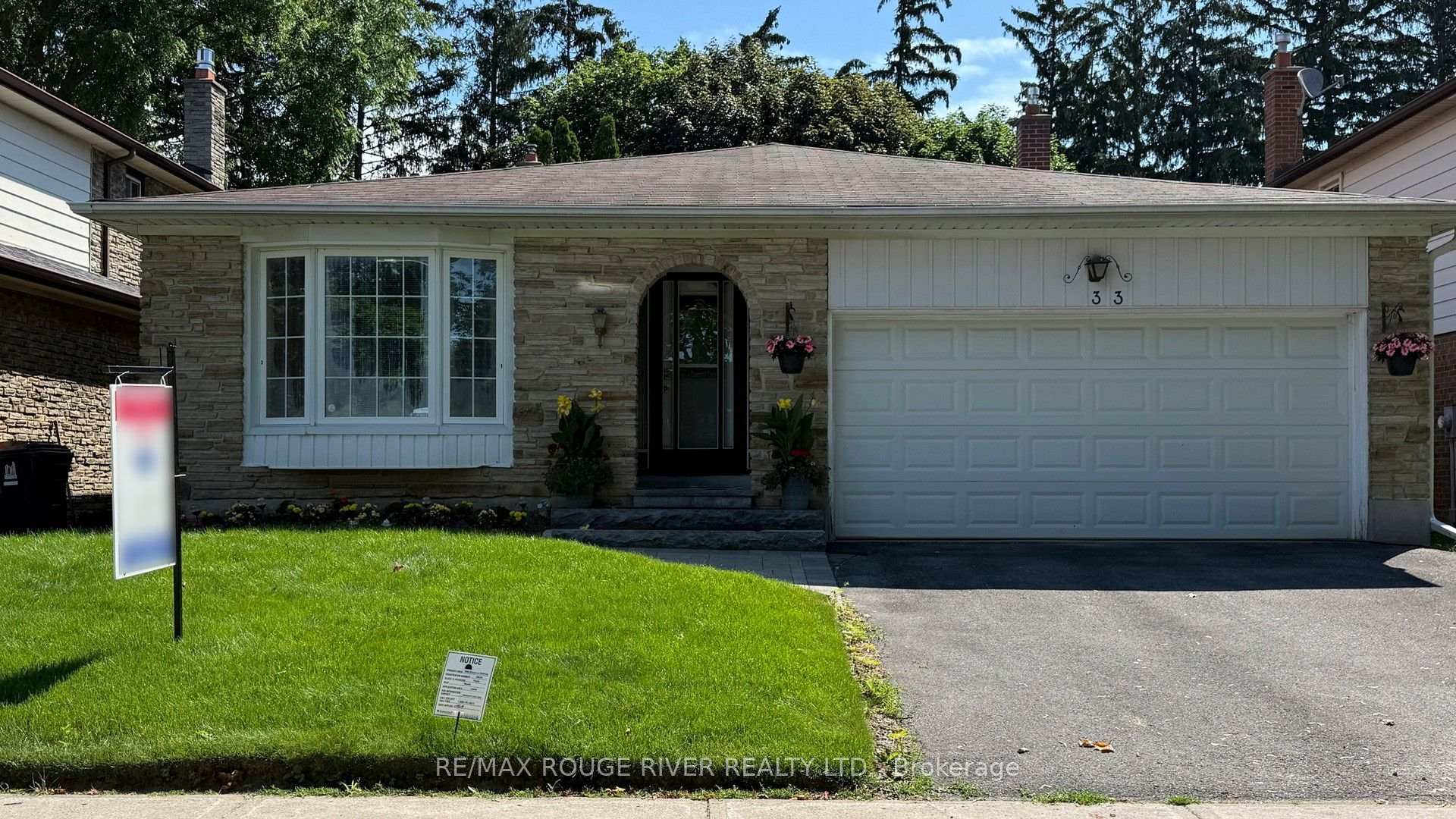 33 Pepper Tree Drive, Toronto E10, ON, exterior