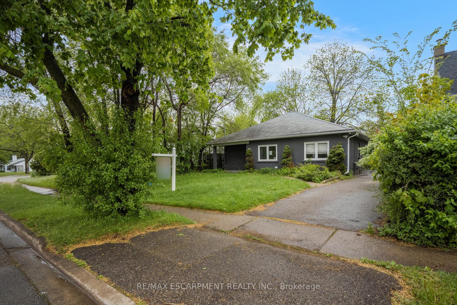 16 Woodward Avenue, Brampton, ON, exterior