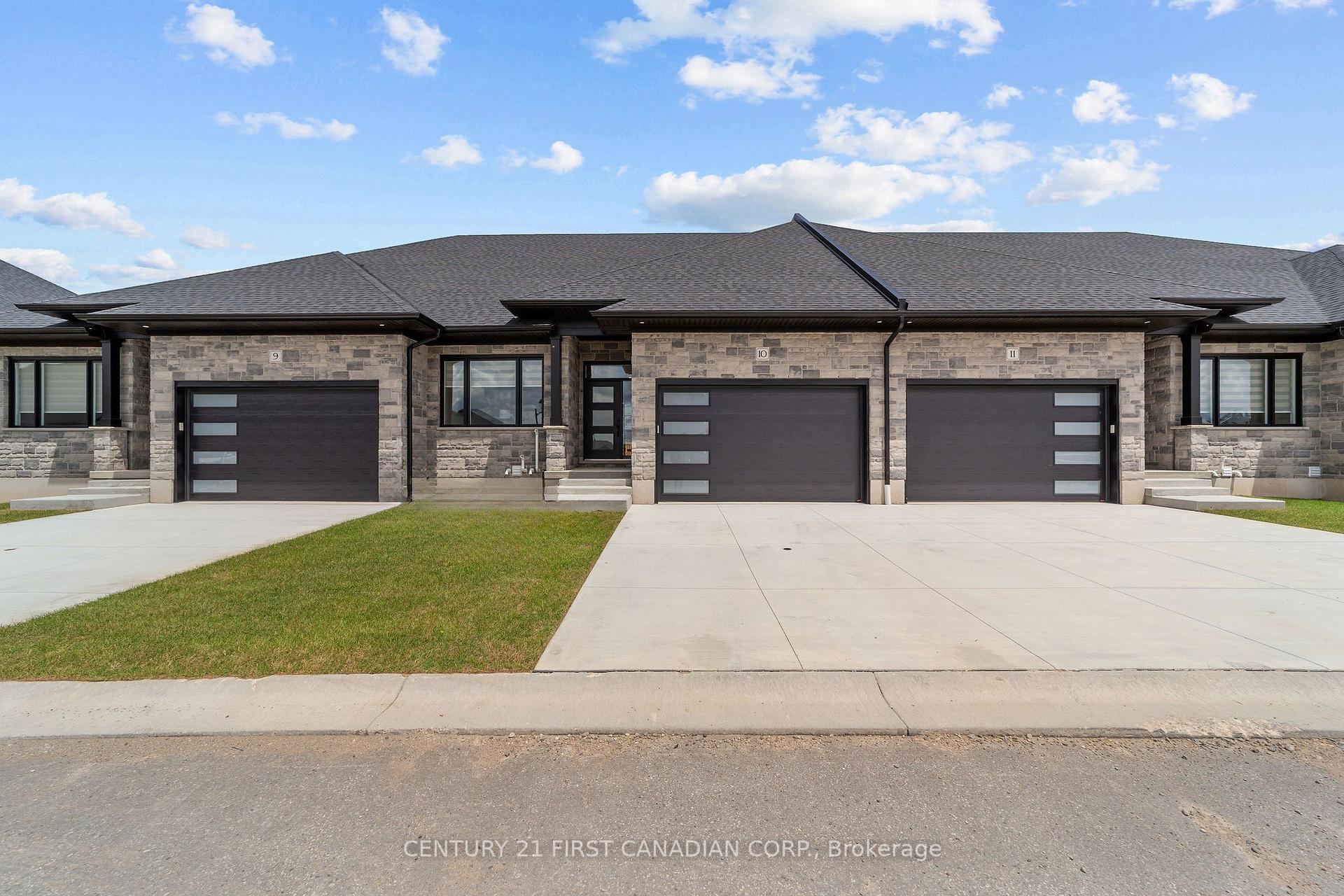 18 - 32 Postma Street, North Middlesex, ON, exterior