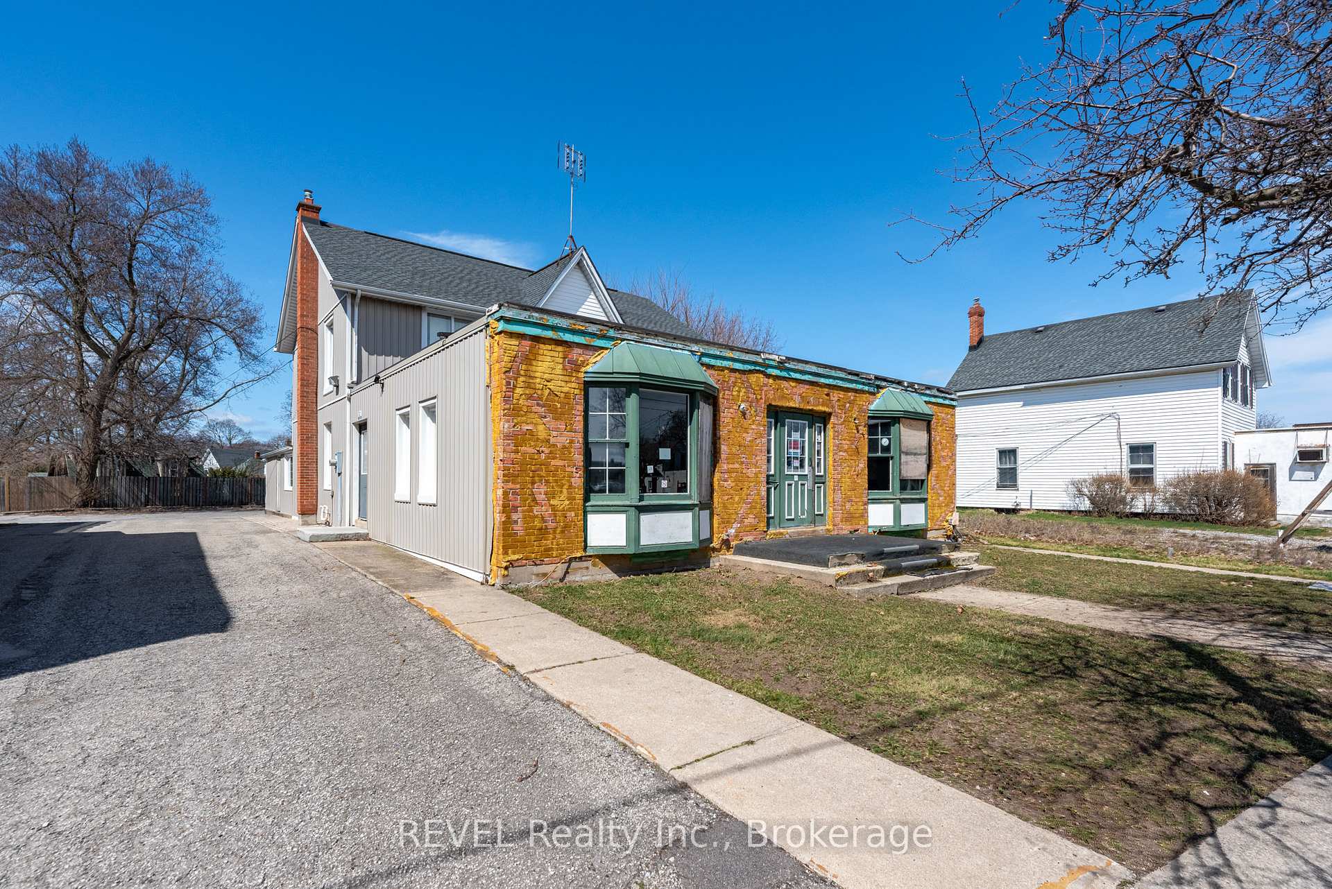 131 NIAGARA Street, St. Catharines, ON, exterior