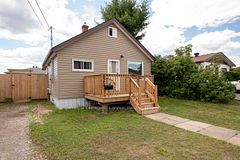 825 Newport Avenue, Thunder Bay, ON, exterior
