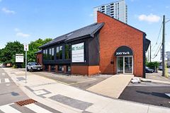 300 York Boulevard, Hamilton, ON, exterior
