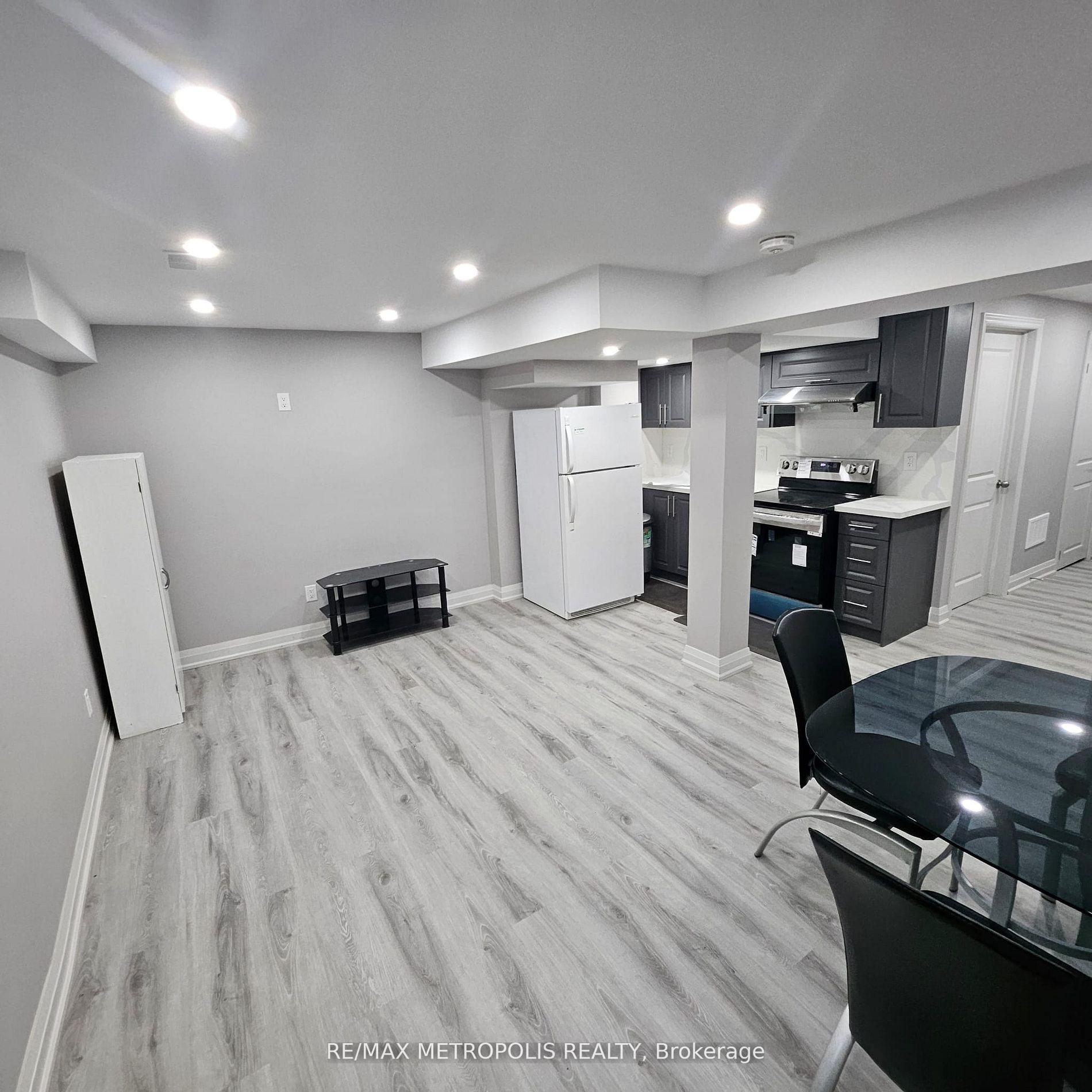 BSMT - 294 Albright Road, Brampton, ON, exterior