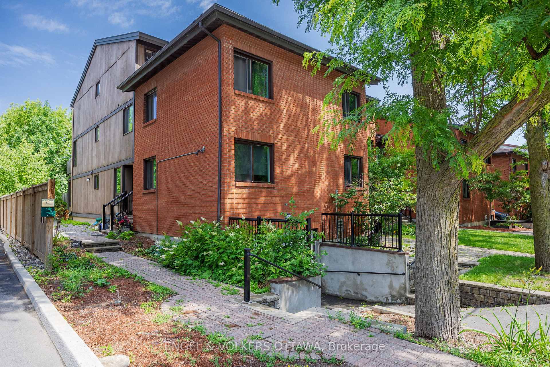 B - 35 Robinson Avenue, Lower Town - Sandy Hill, ON, exterior