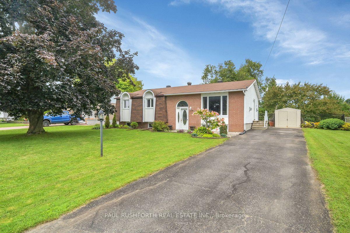 18 Dollard Street, Russell, ON, exterior