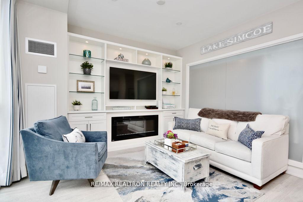 C404 - 301 Sea Ray Avenue, Innisfil, ON, exterior