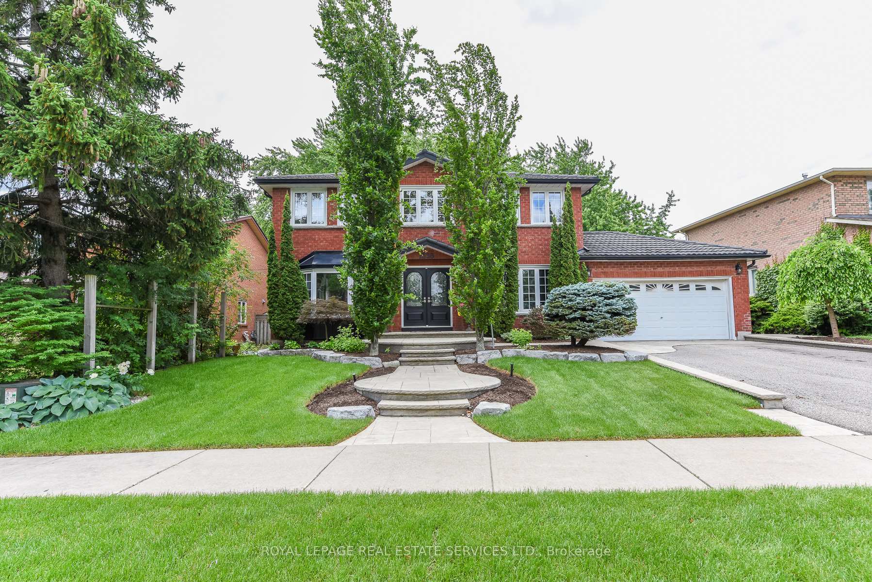 1338 Chalfield Drive, Oakville, ON, exterior