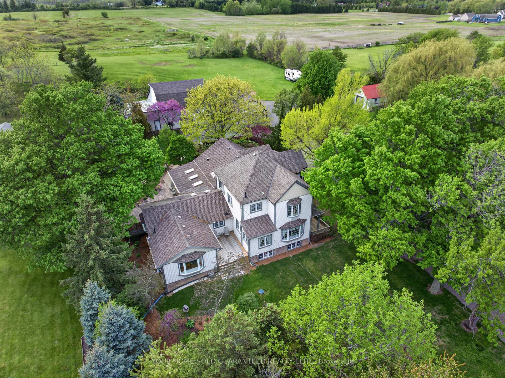 136 Mountain Street, Grimsby, ON, exterior