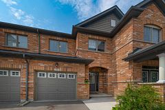 31 Davenfield Circle, Brampton, ON, exterior