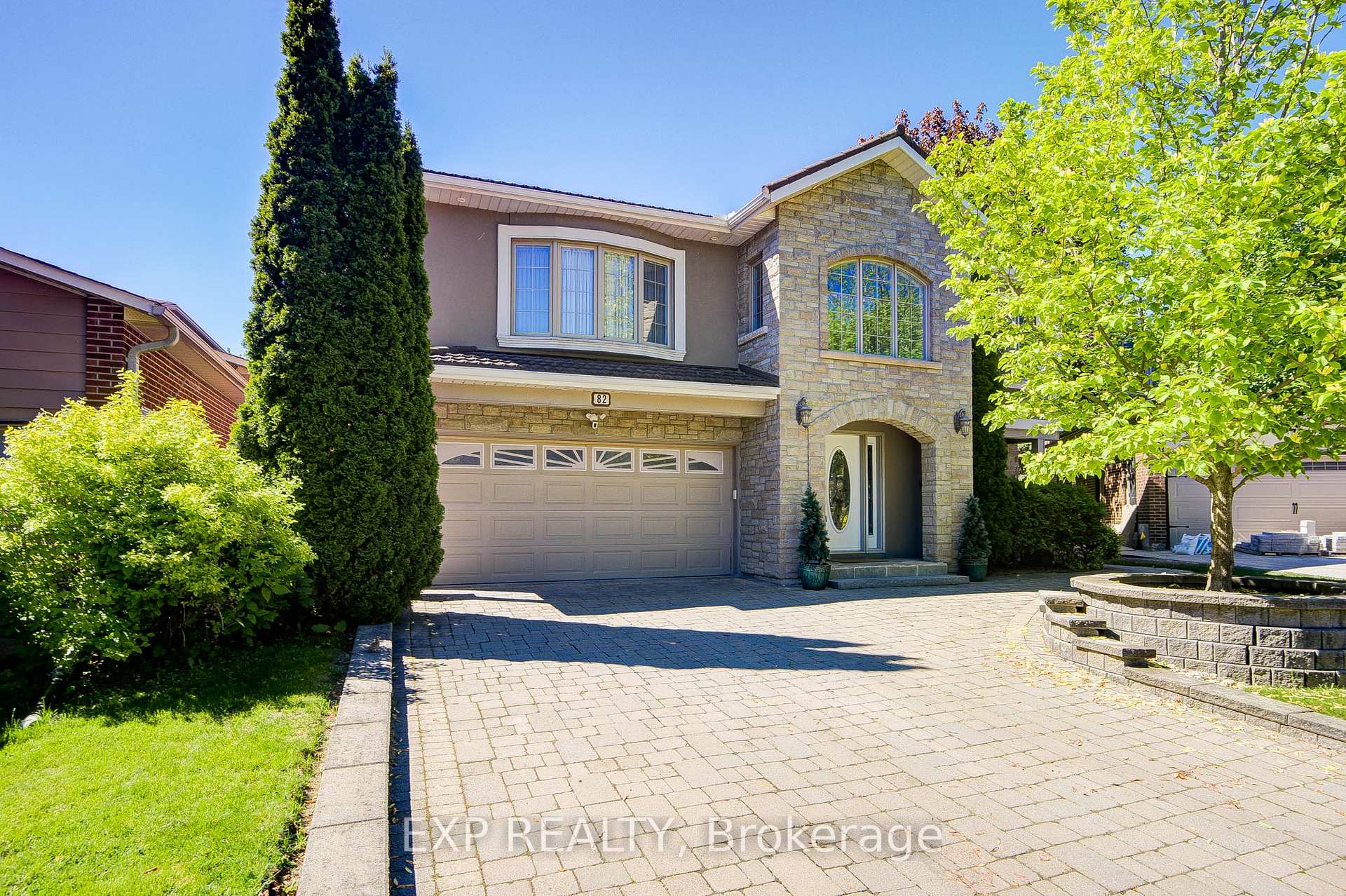 82 Derby Court, Newmarket, ON, exterior