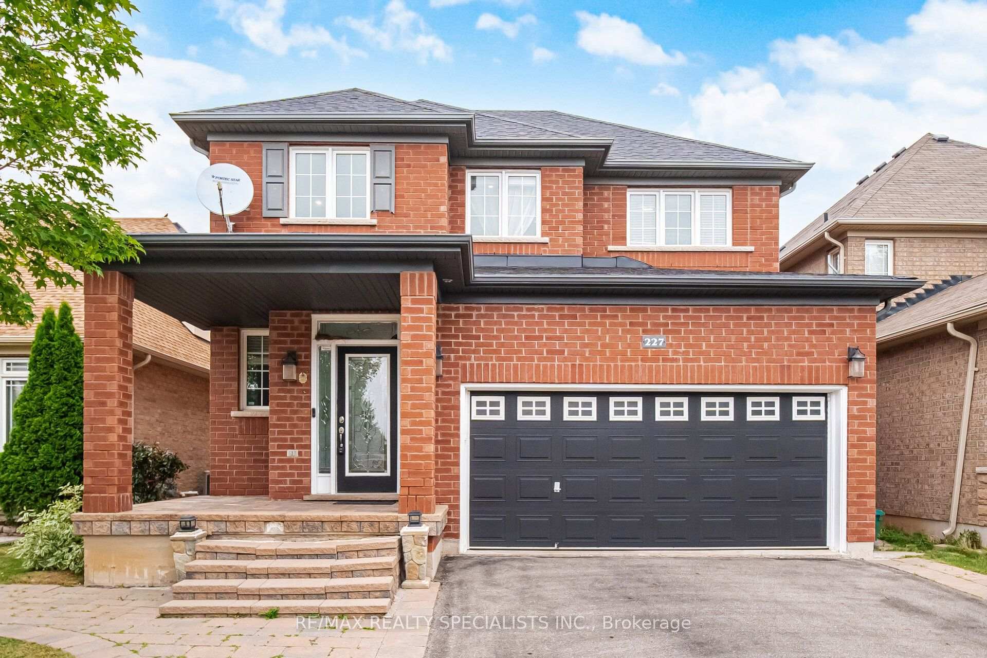 227 Minto Crescent, Milton, ON, exterior