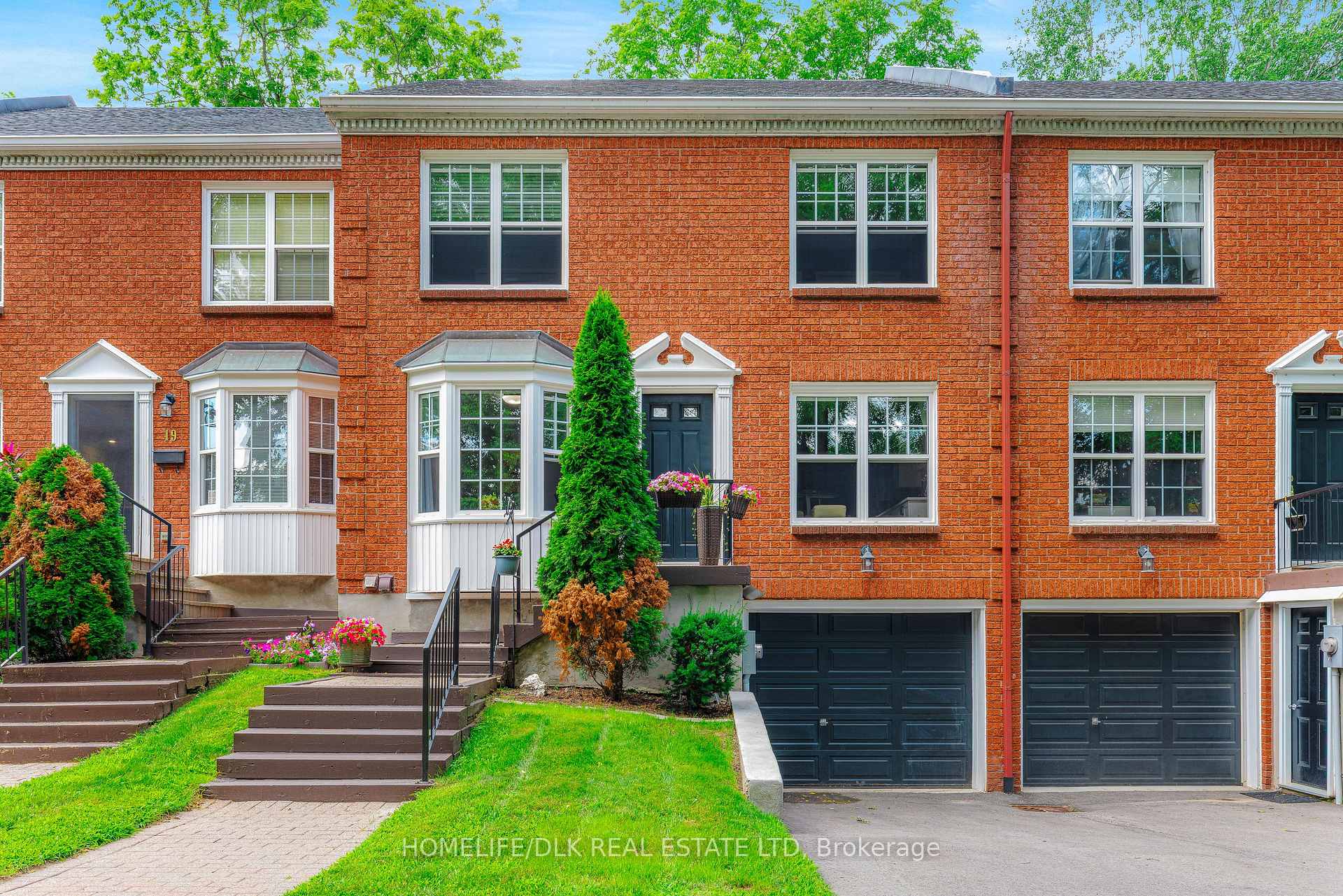 18 Country Club Place, Brockville, ON, exterior