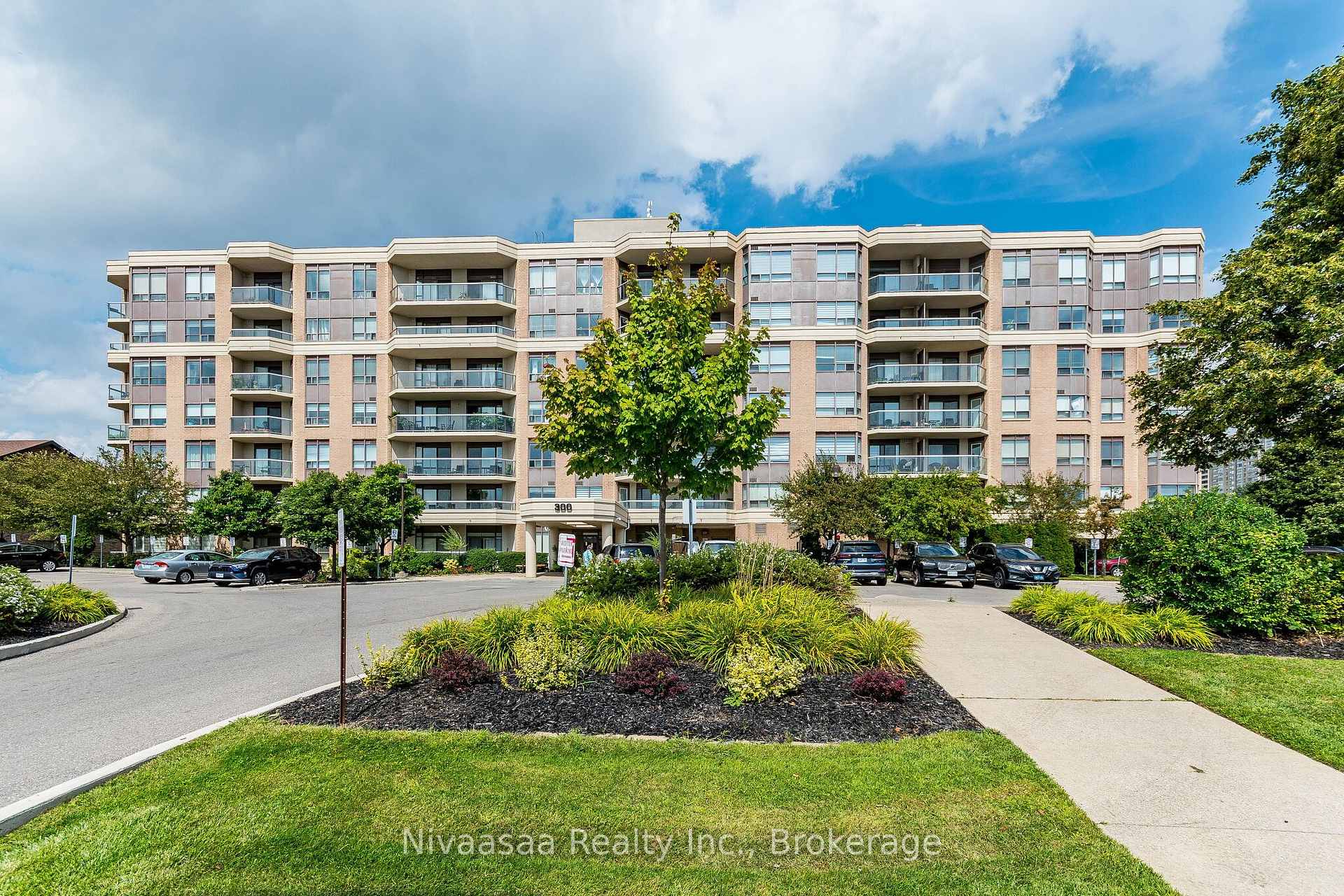 514 - 300 Ray Lawson Boulevard, Brampton, ON, exterior