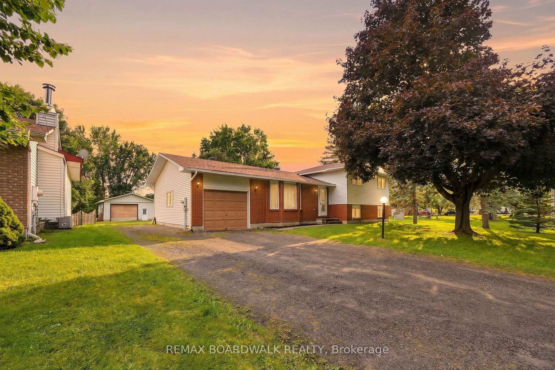 21 Maitland Street, Stittsville - Munster - Richmond, ON, exterior
