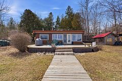15 Neely Street, Kanata, ON, exterior