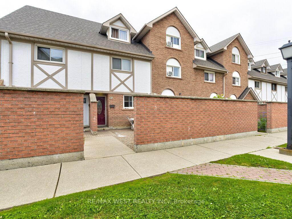22 - 83 Irwin Road, Toronto W10, ON, exterior