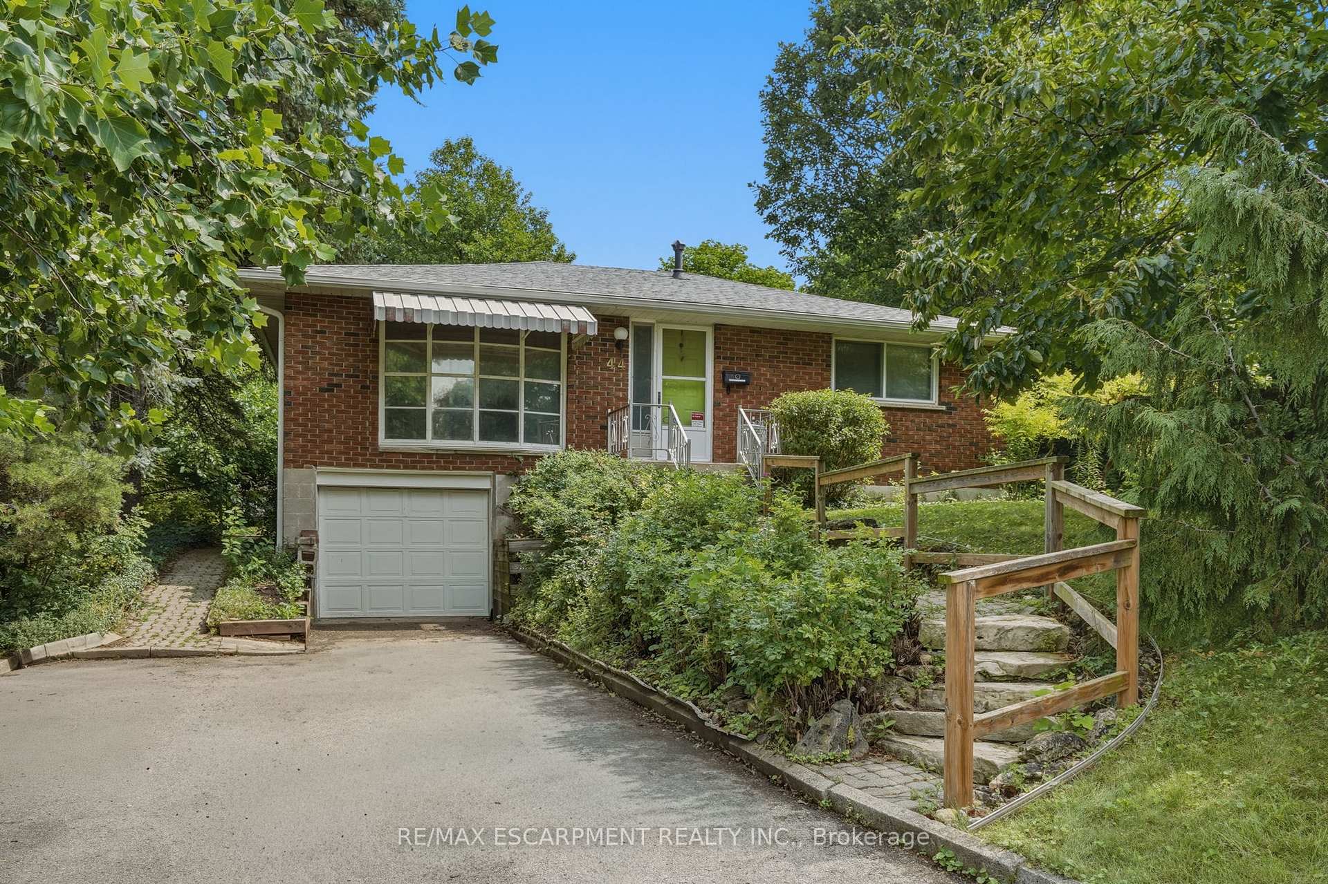 44 McDonald Court, Hamilton, ON, exterior