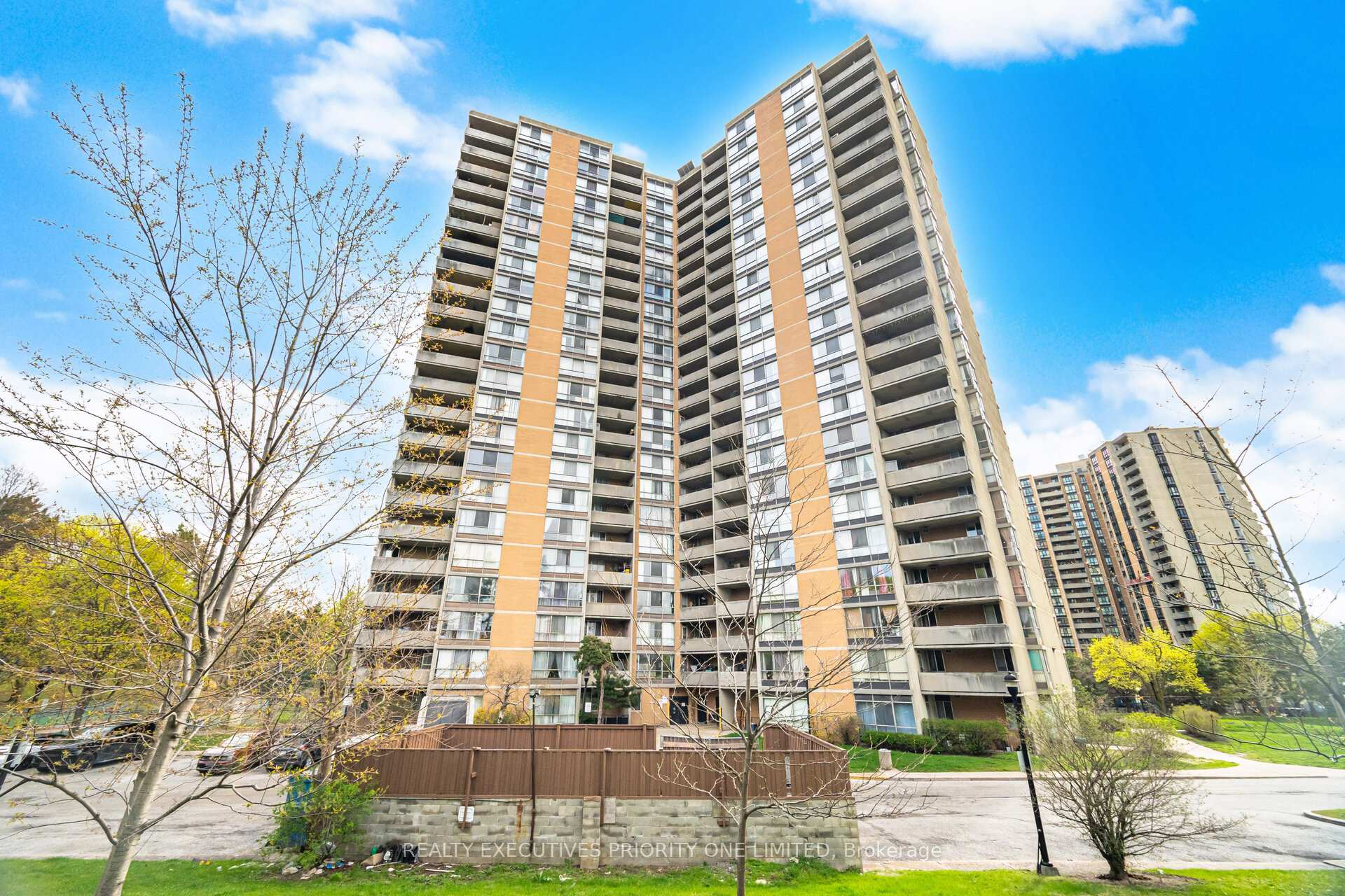 1013 - 10 Martha Eaton Way, Toronto W04, ON, exterior