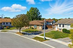 30 Rainbow Court, Welland, ON, exterior