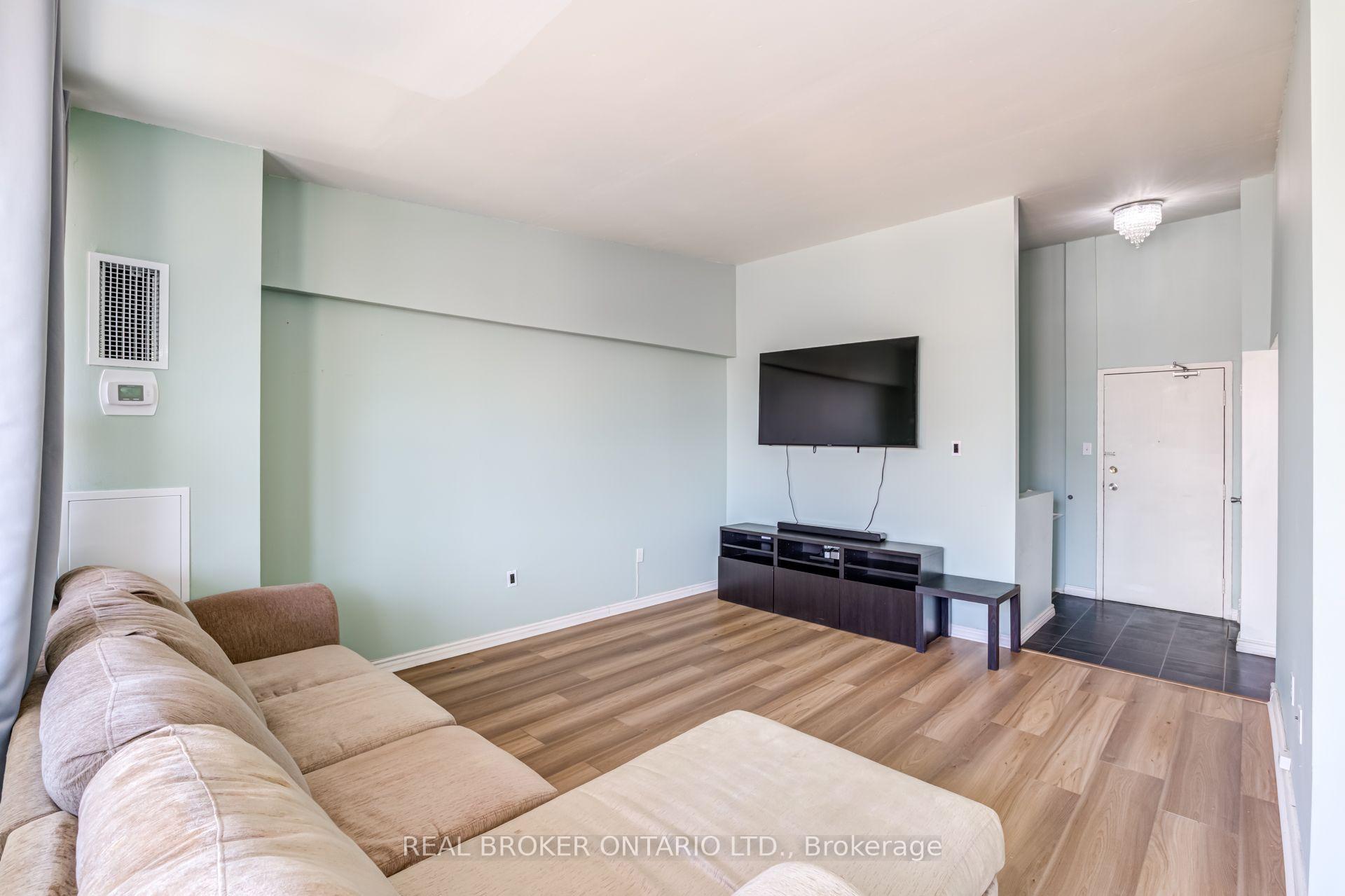402 - 4060 Lawrence Avenue E, Toronto E10, ON, exterior