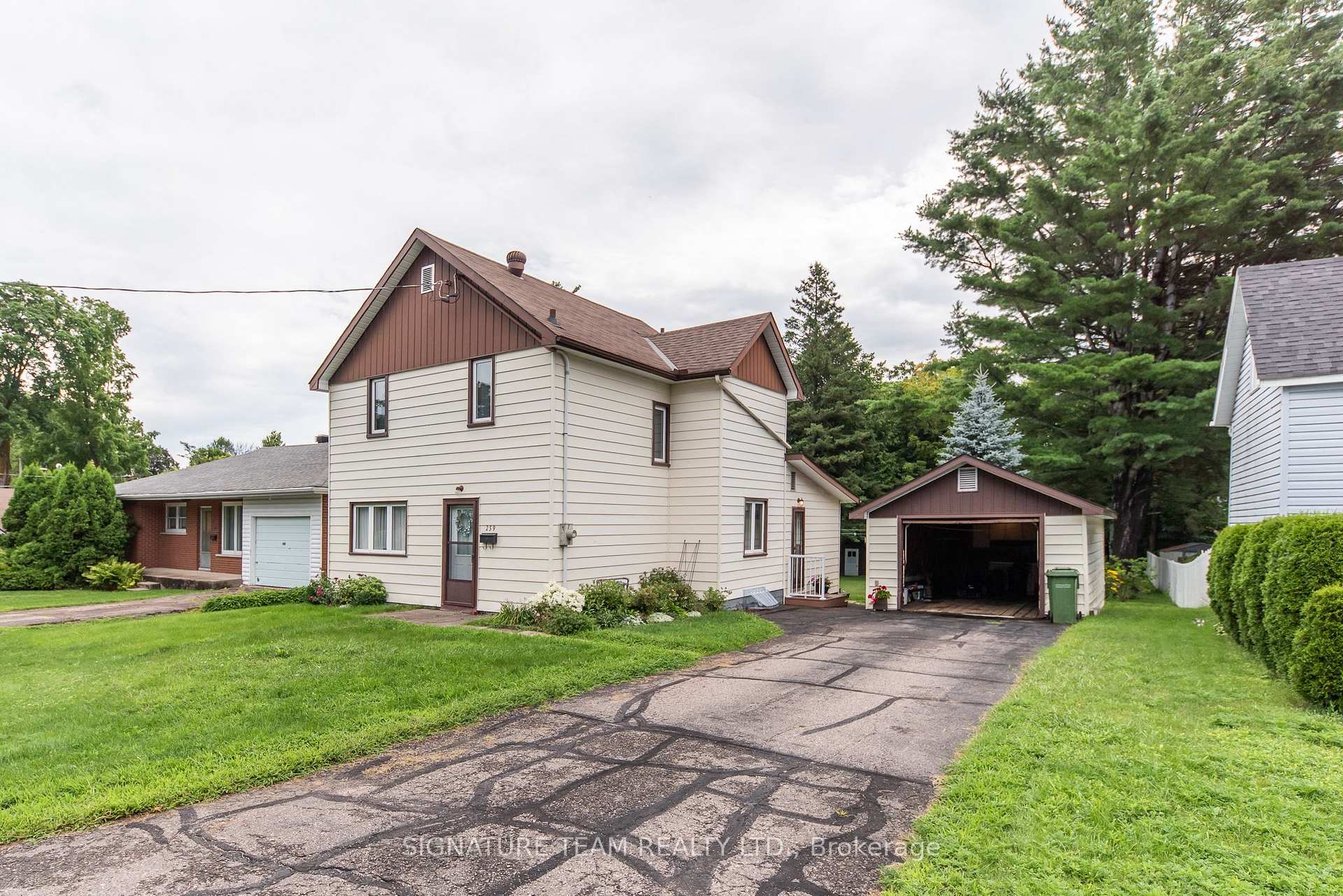 259 Peter Street, Pembroke, ON, exterior