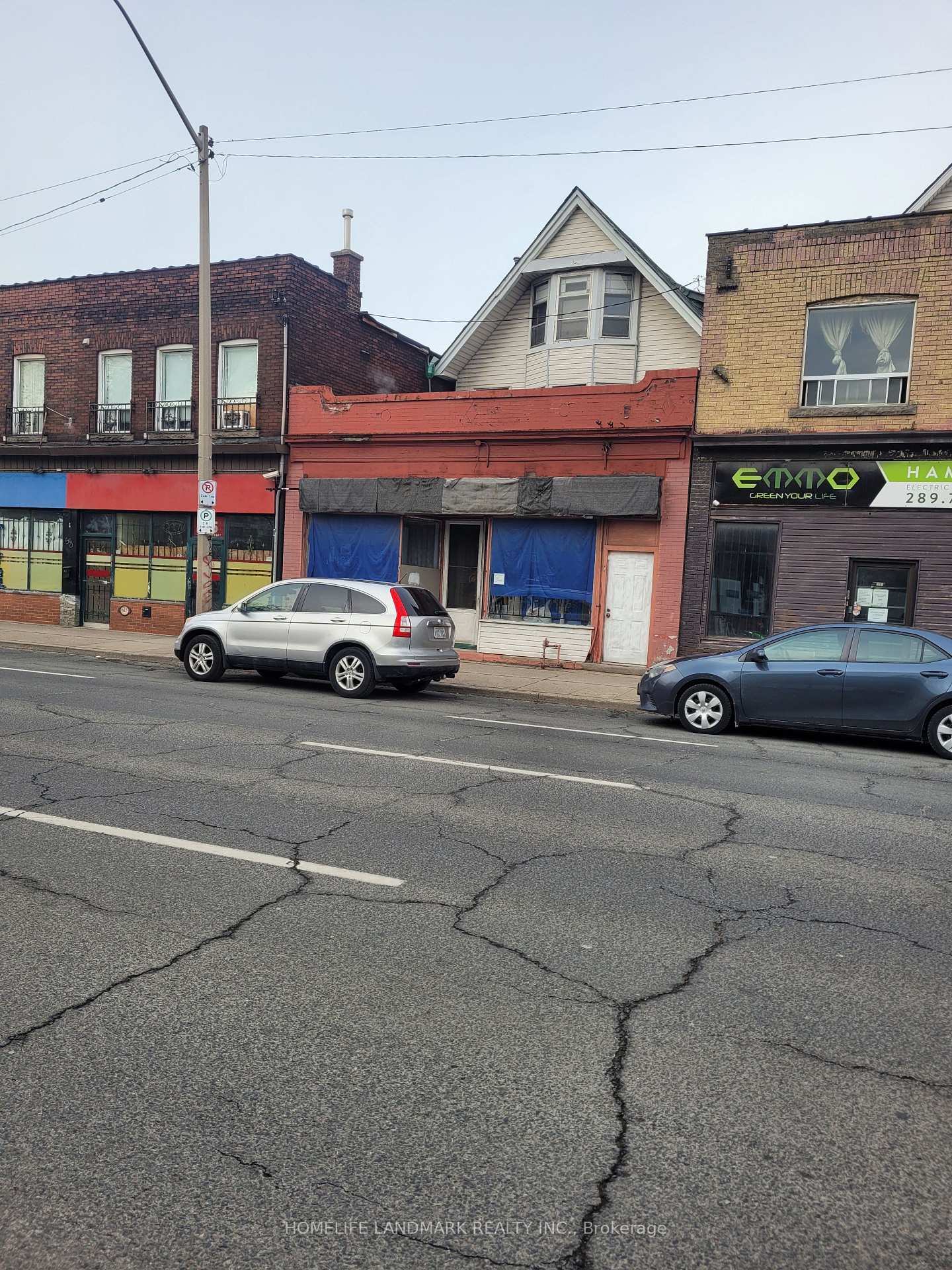 817 King Street E, Hamilton, ON, exterior