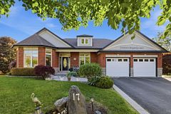 17 Burgundy Court, Whitby, ON, exterior