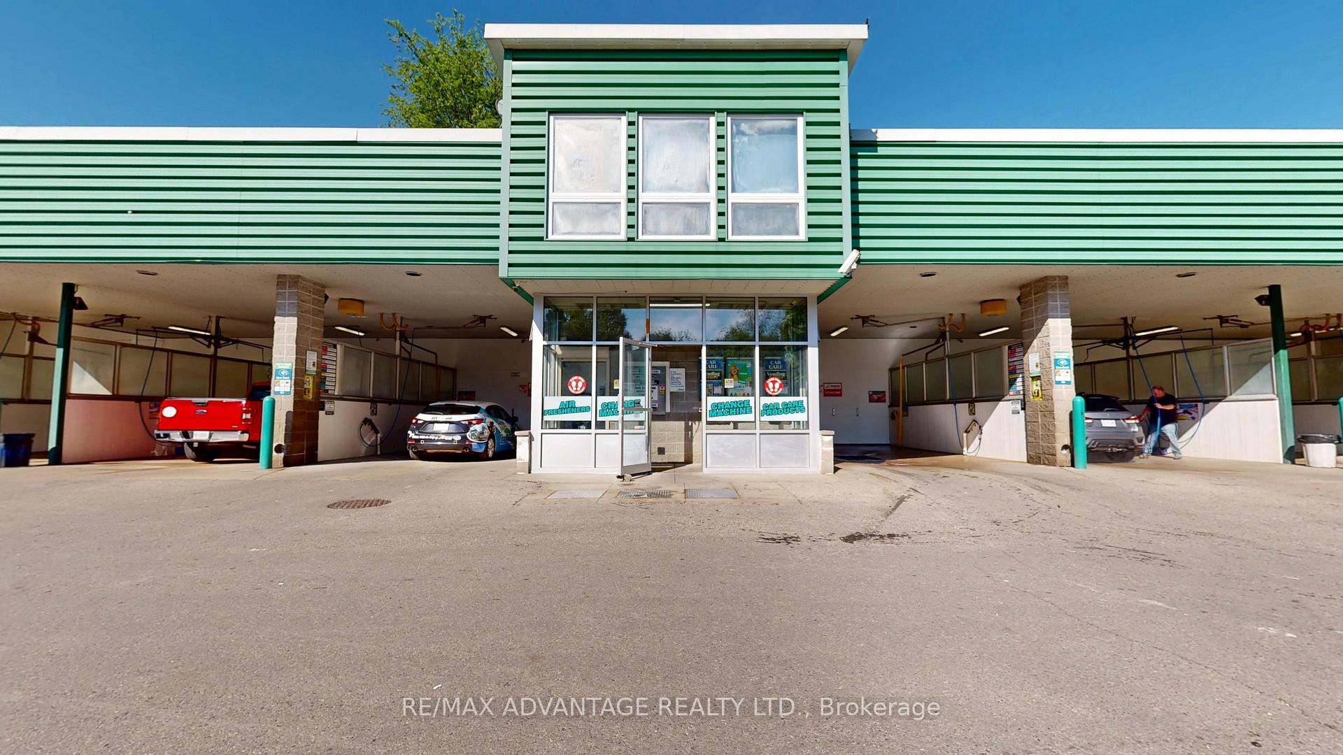 1754 Dundas Street, London East, ON, exterior