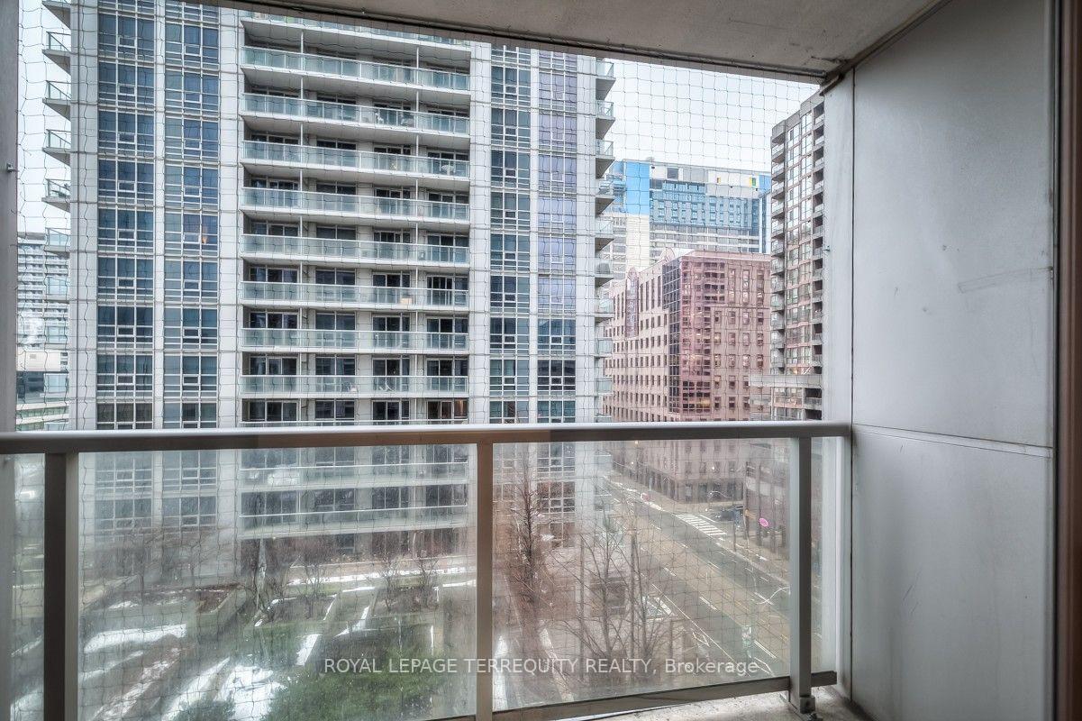 708 - 763 Bay Street, Toronto C01, ON, exterior