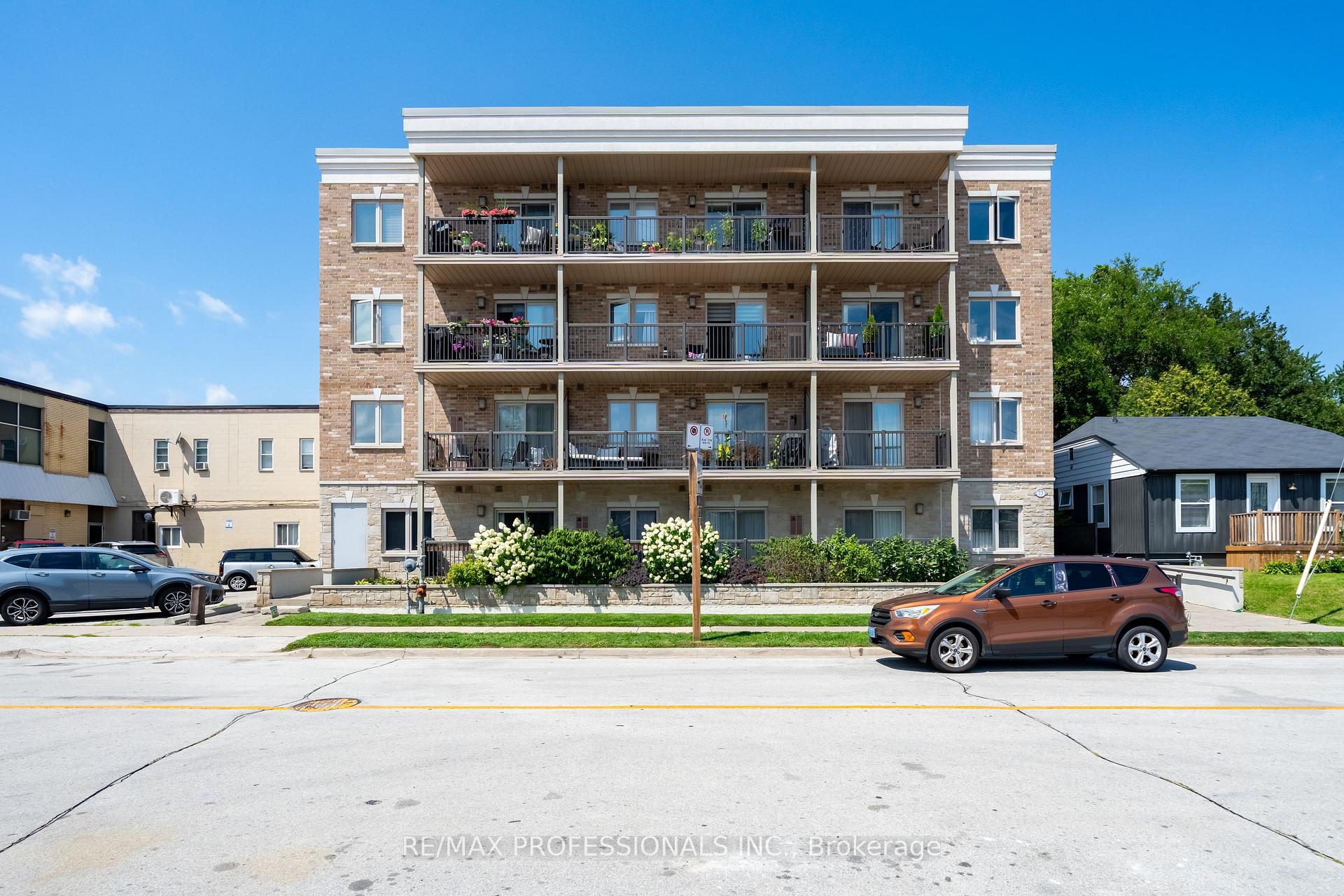 405 - 73 Washington Avenue, Oakville, ON, exterior