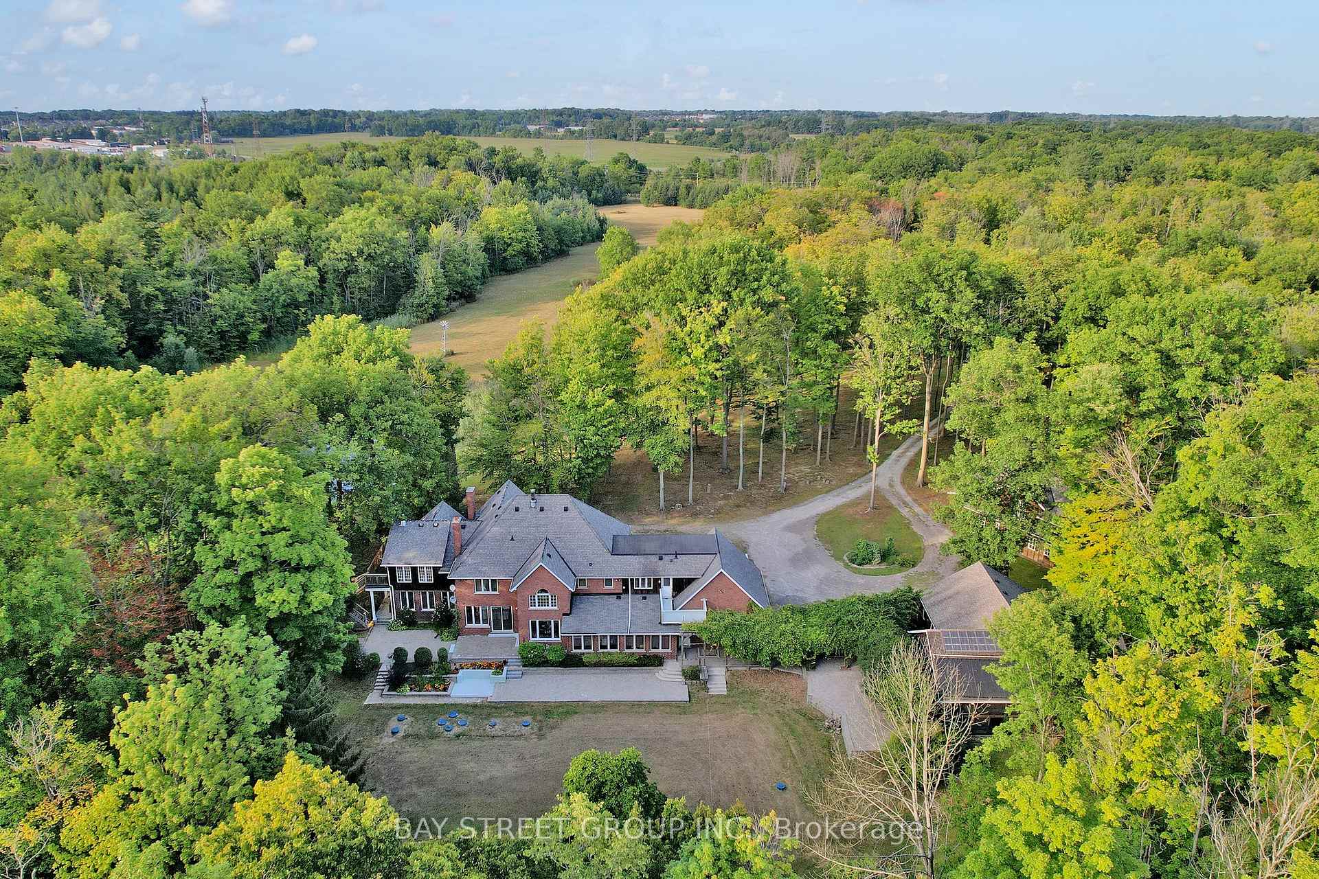 902 Shaver Road, Hamilton, ON, exterior