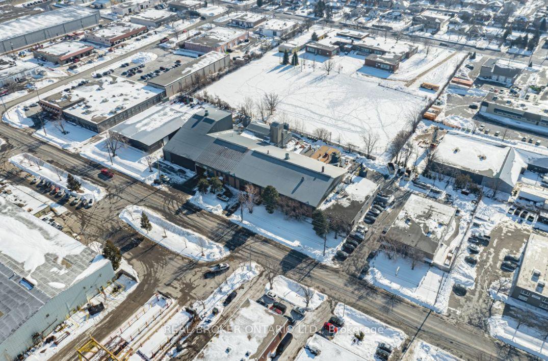 1,2 - 310 Arvin Avenue, Hamilton, ON, exterior