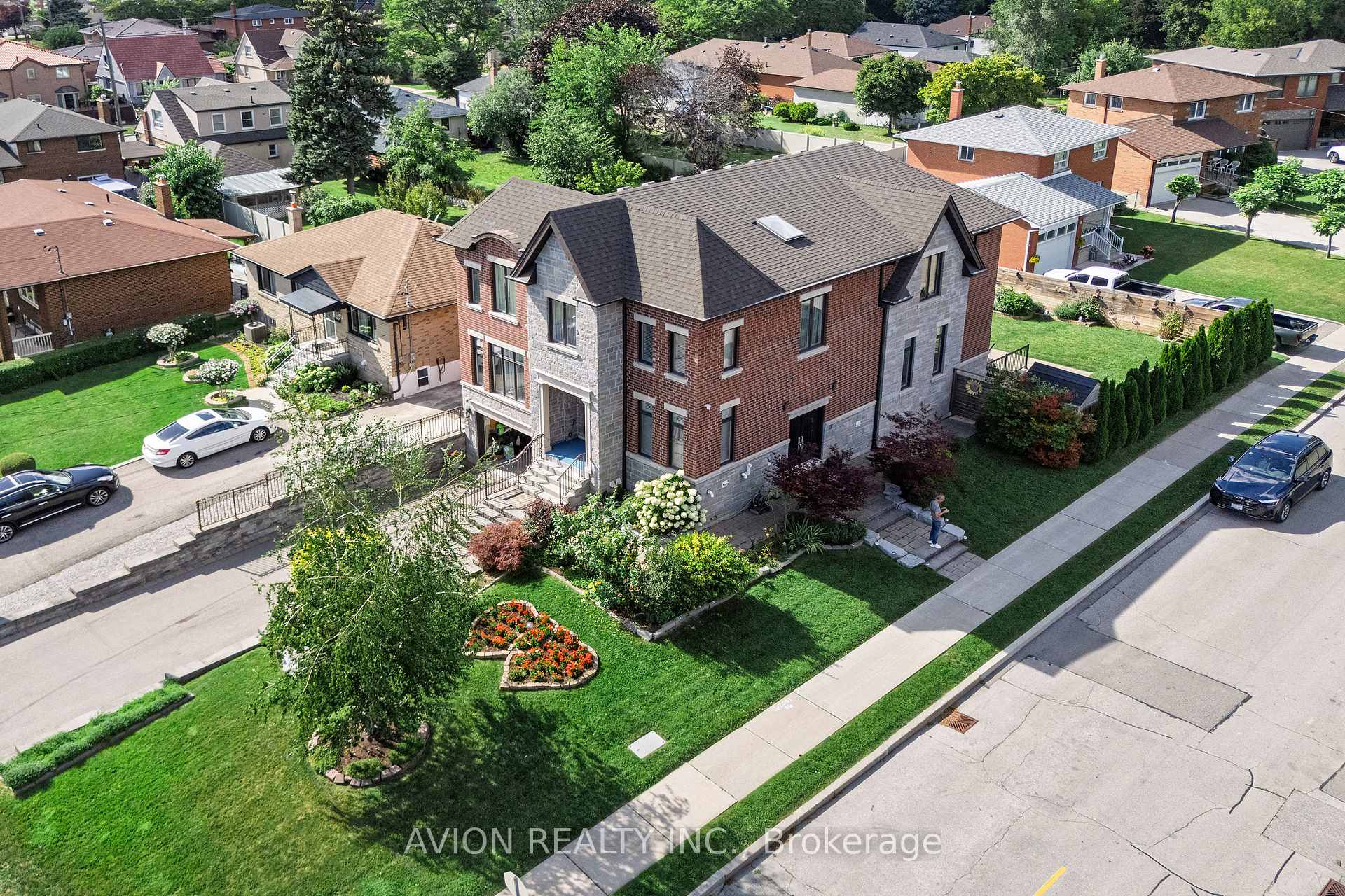 220 Falstaff Avenue, Toronto W04, ON, exterior