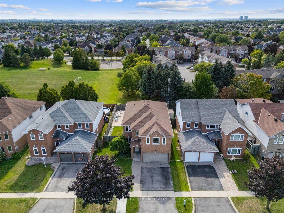 989 Deer Valley Drive, Oshawa, ON, exterior