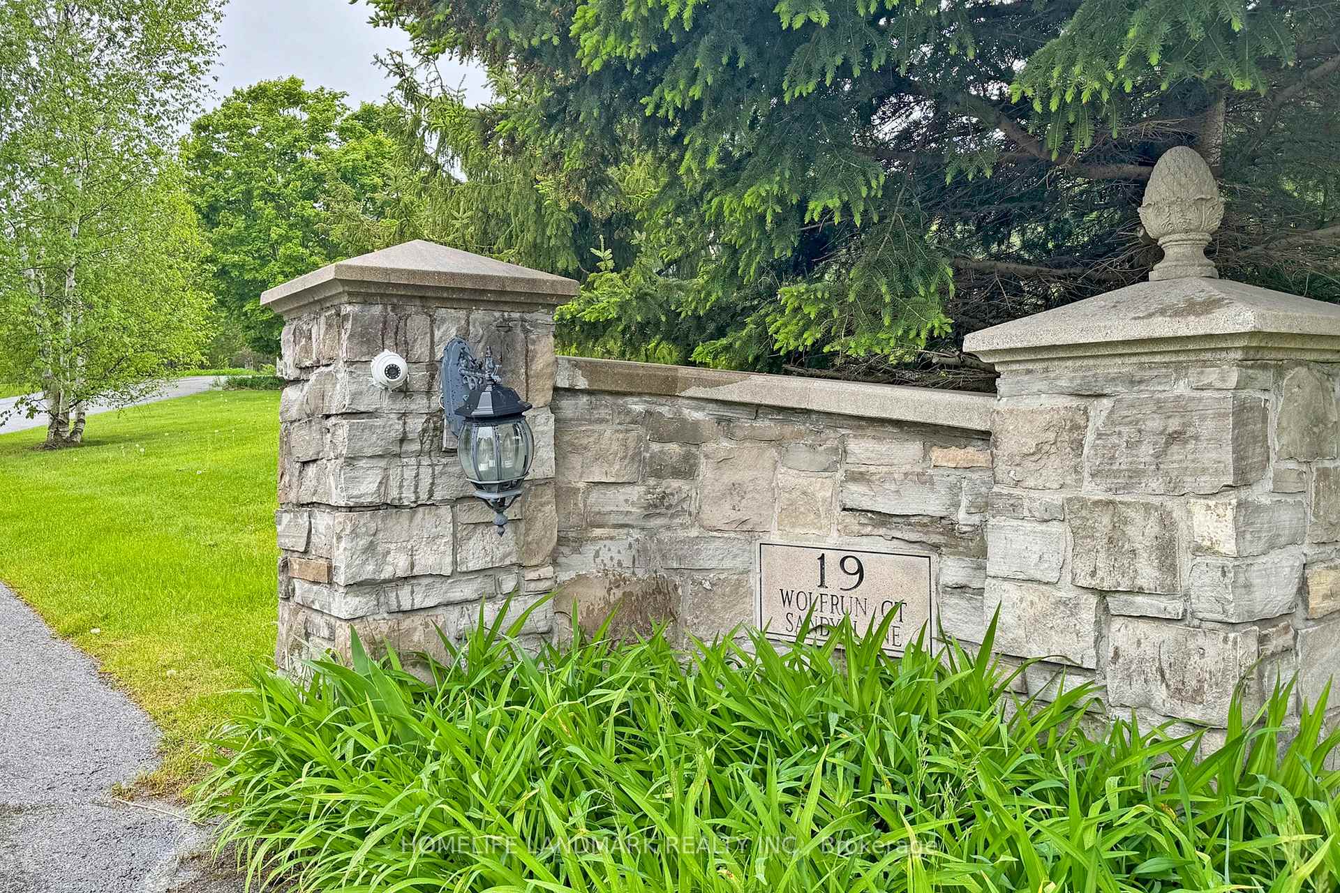 19 Wolf Run Court, Whitchurch-Stouffville, ON, exterior