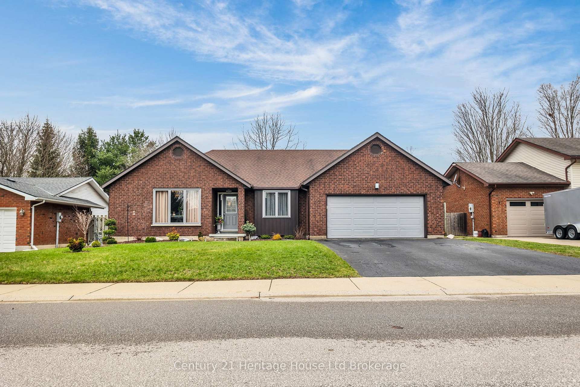 15 Gibson Drive, Tillsonburg, ON, exterior