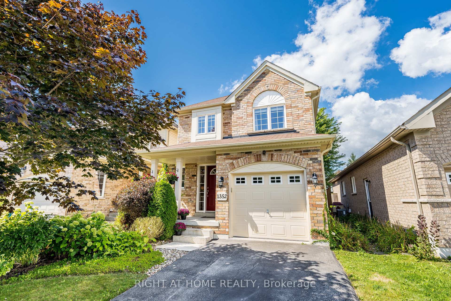 1352 Wadebridge Crescent, Oshawa, ON, exterior