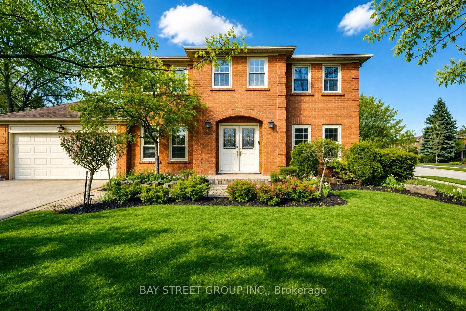 1305 Monks Passage, Oakville, ON, exterior