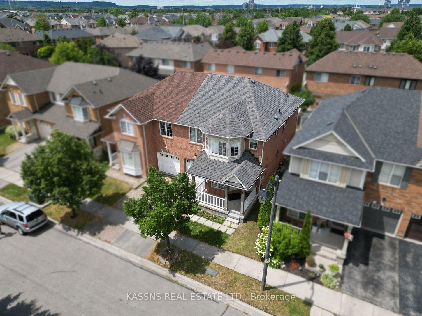 718 Irving Terrace, Milton, ON, exterior