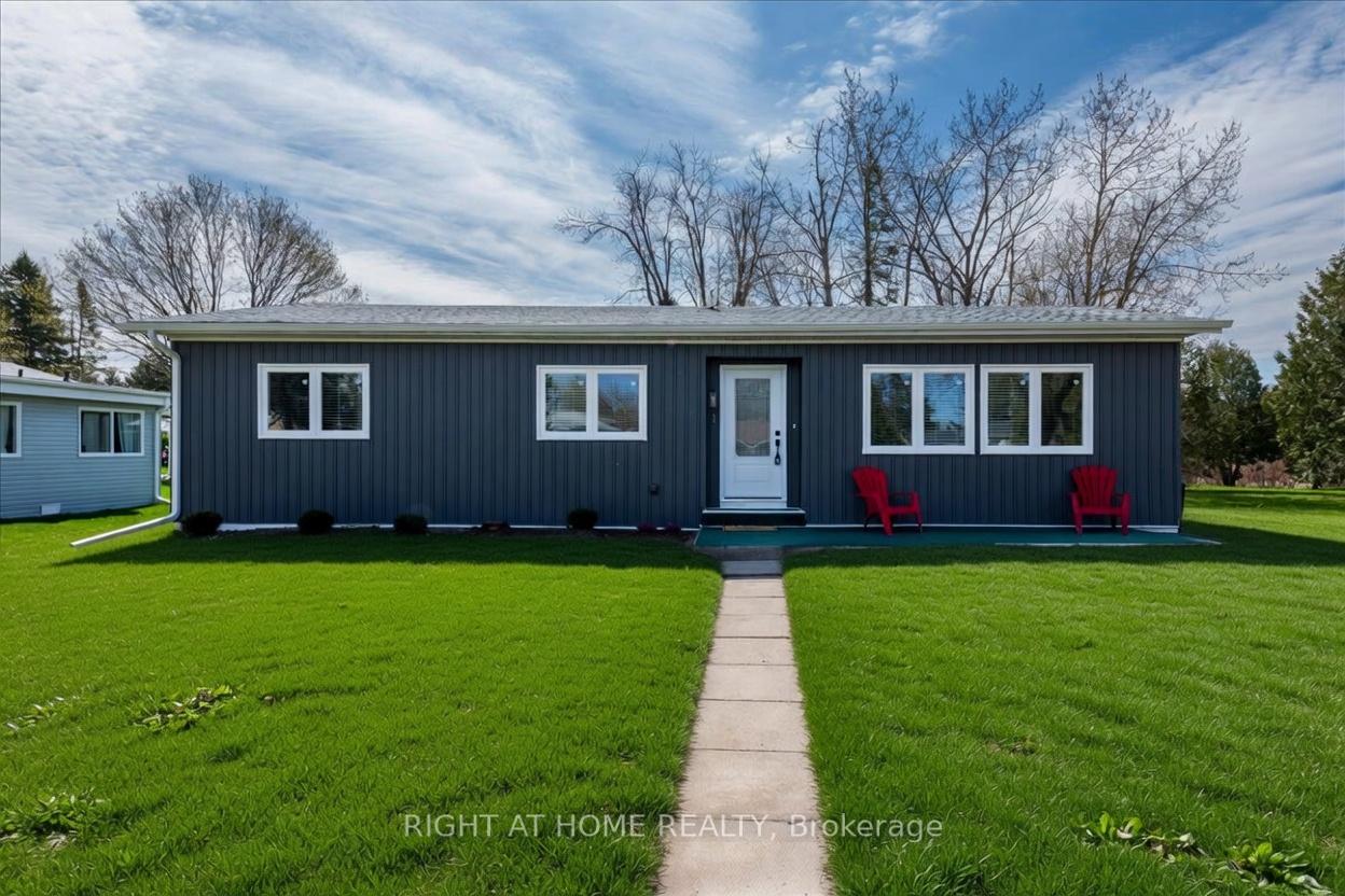 1 South Boulevard, Innisfil, ON, exterior
