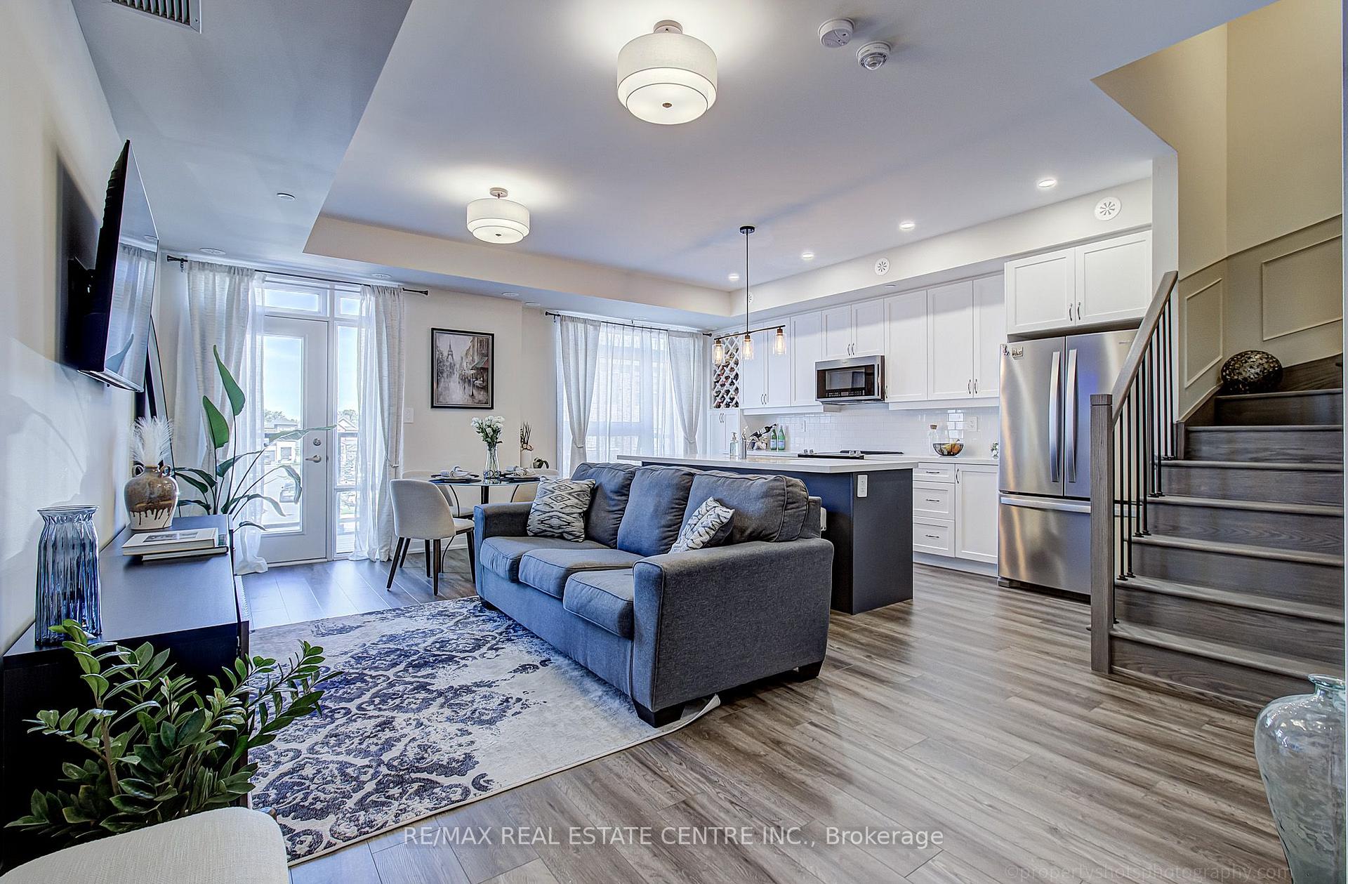 116 - 1569 Rose Way, Milton, ON, exterior