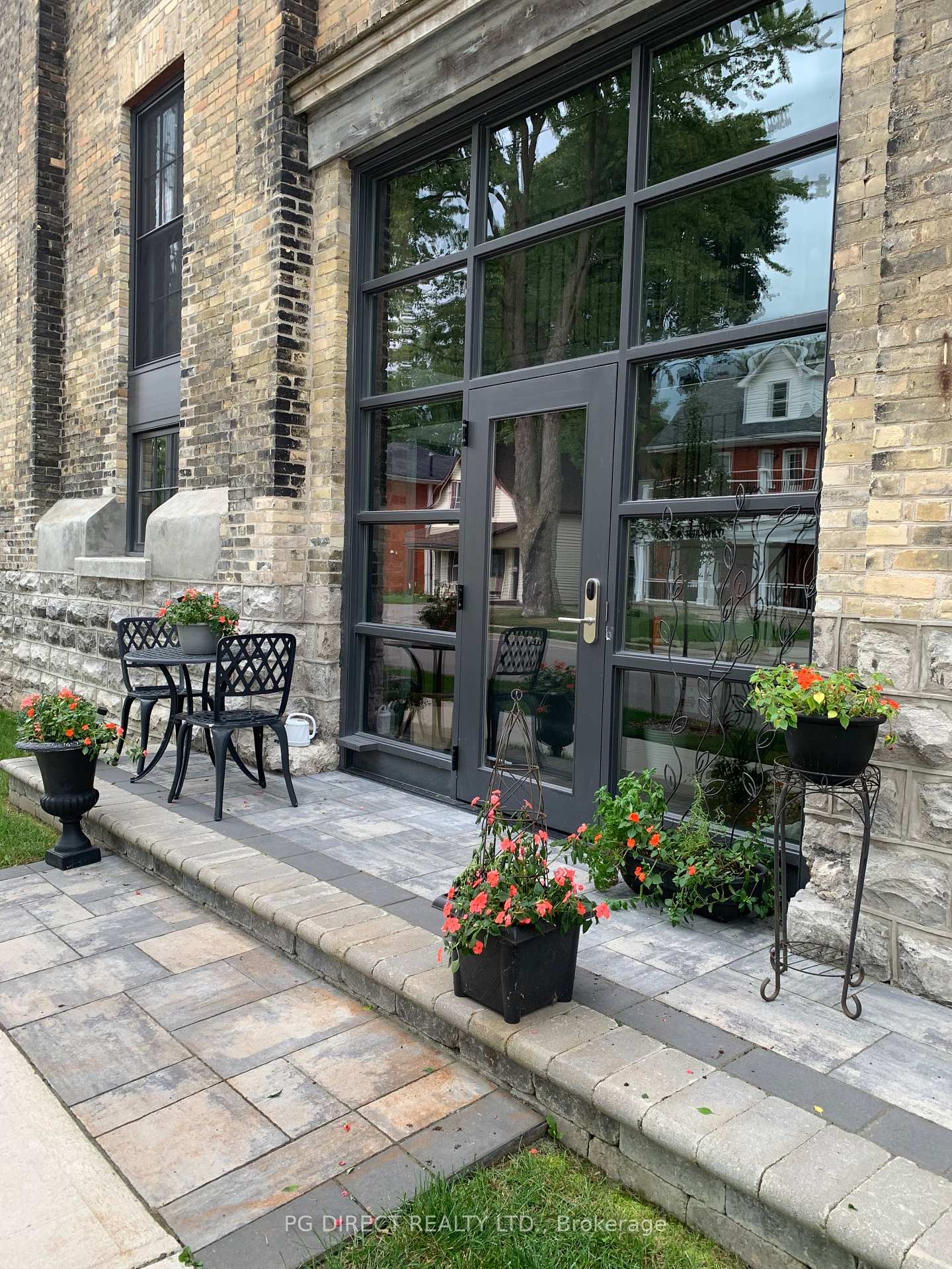 107 - 245 Downie Street, Stratford, ON, exterior