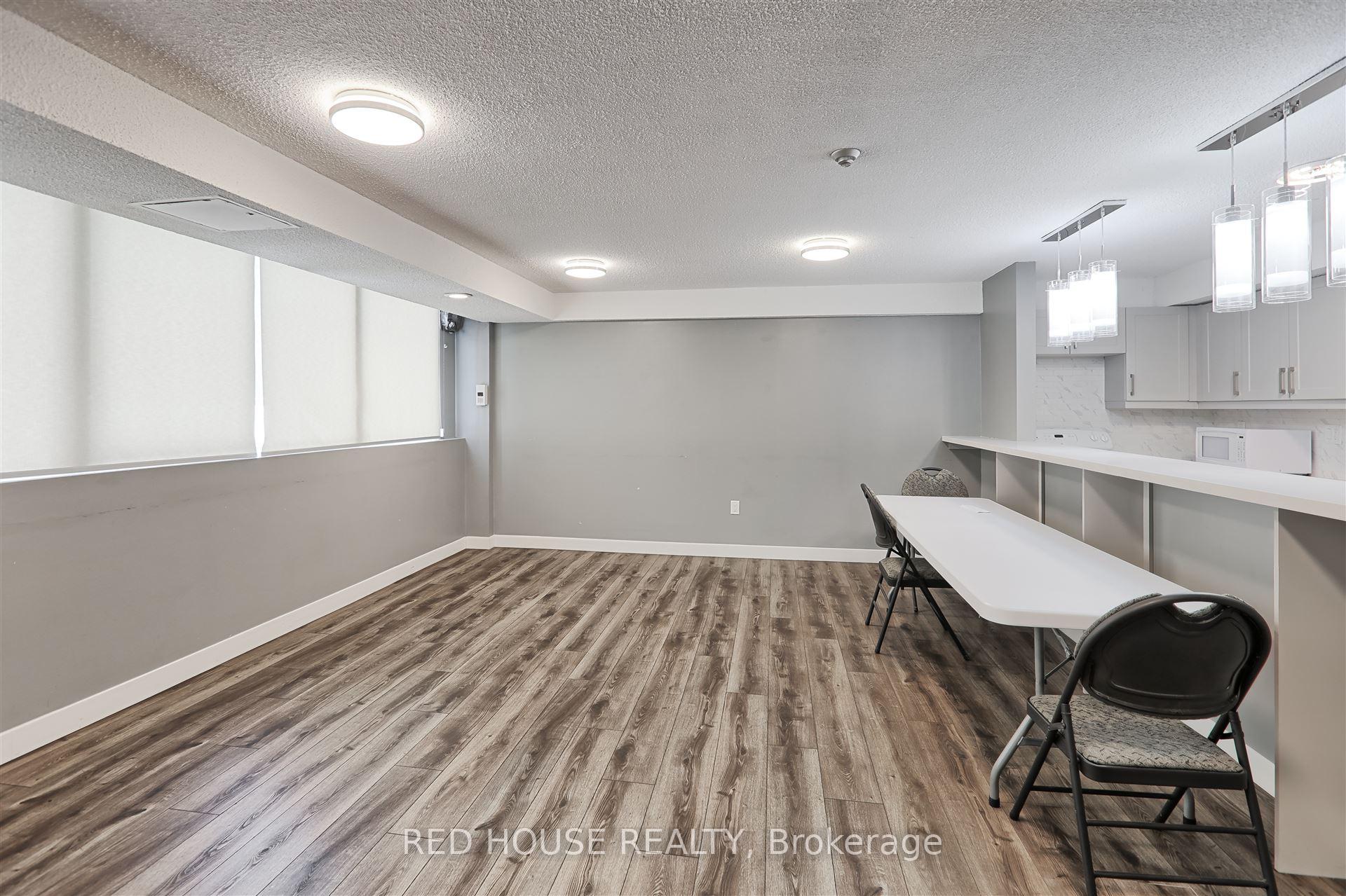 705 - 3590 Kaneff Crescent, Mississauga, ON, exterior