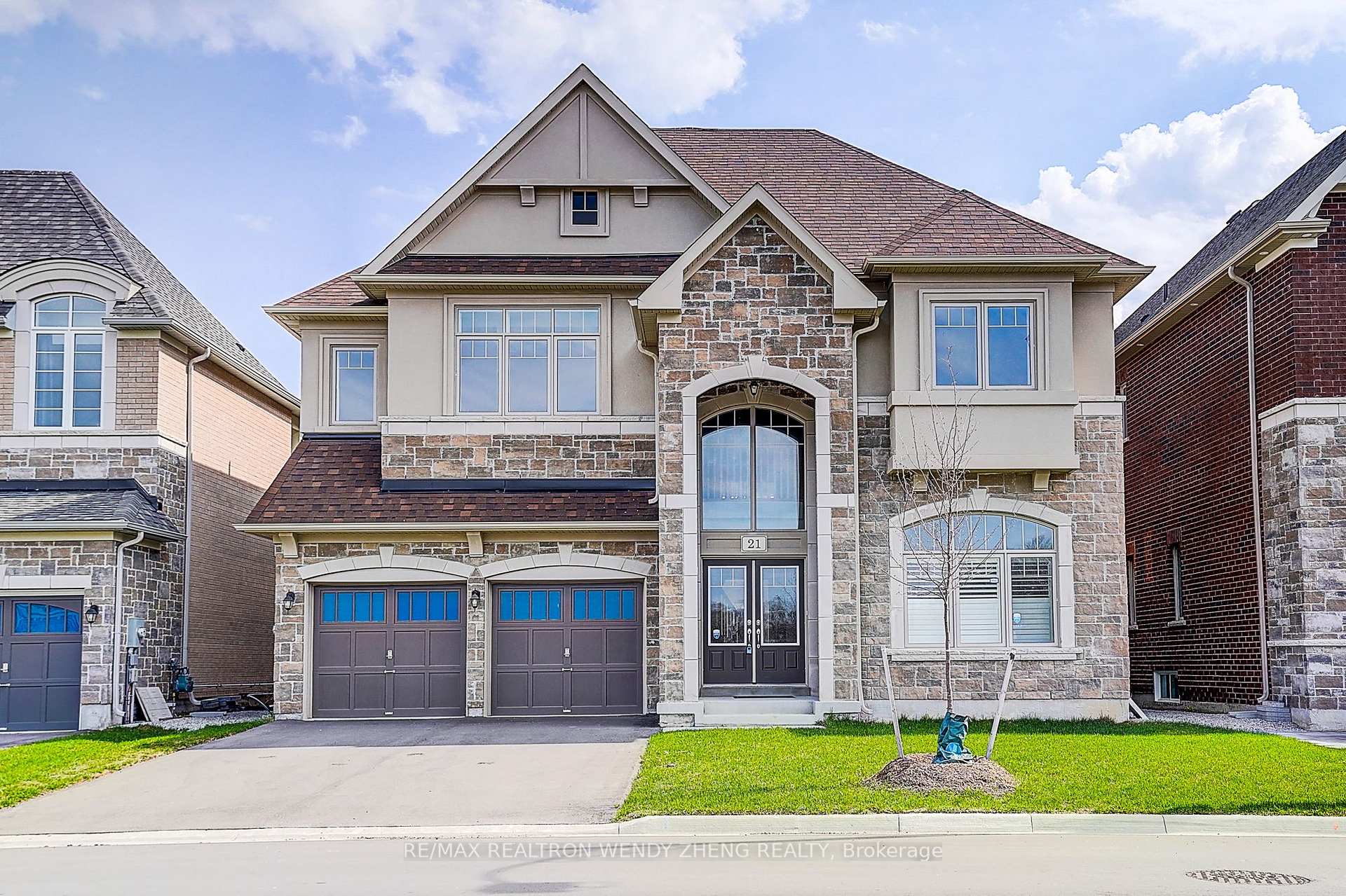 21 Charles White Court, East Gwillimbury, ON, exterior