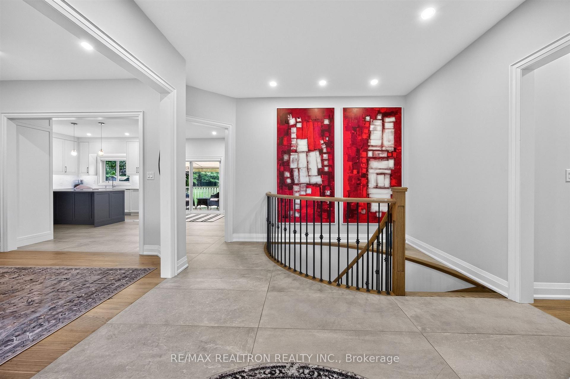 7 Maplehyrn Avenue, East Gwillimbury, ON, exterior