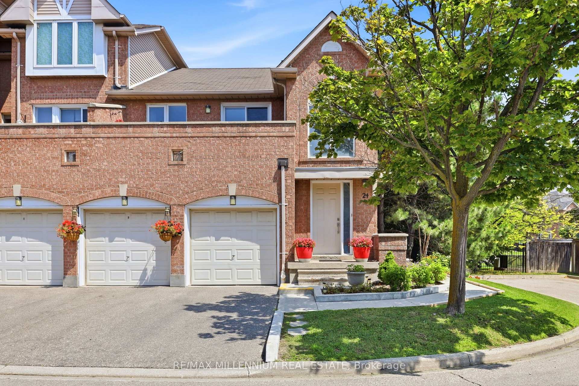 24 - 115 Bristol Road E, Mississauga, ON, exterior