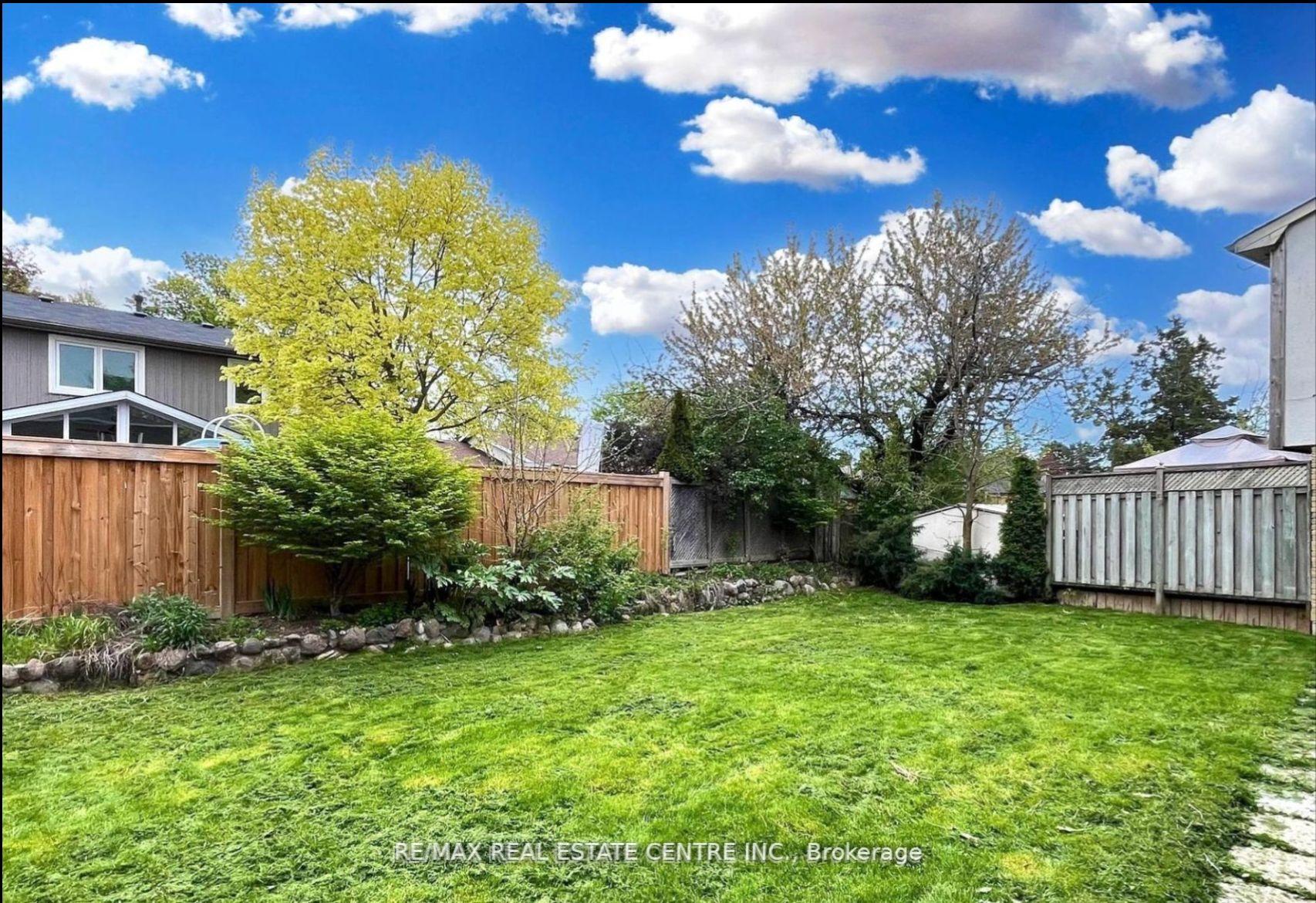 2 Edgeforest Drive, Brampton, ON, exterior