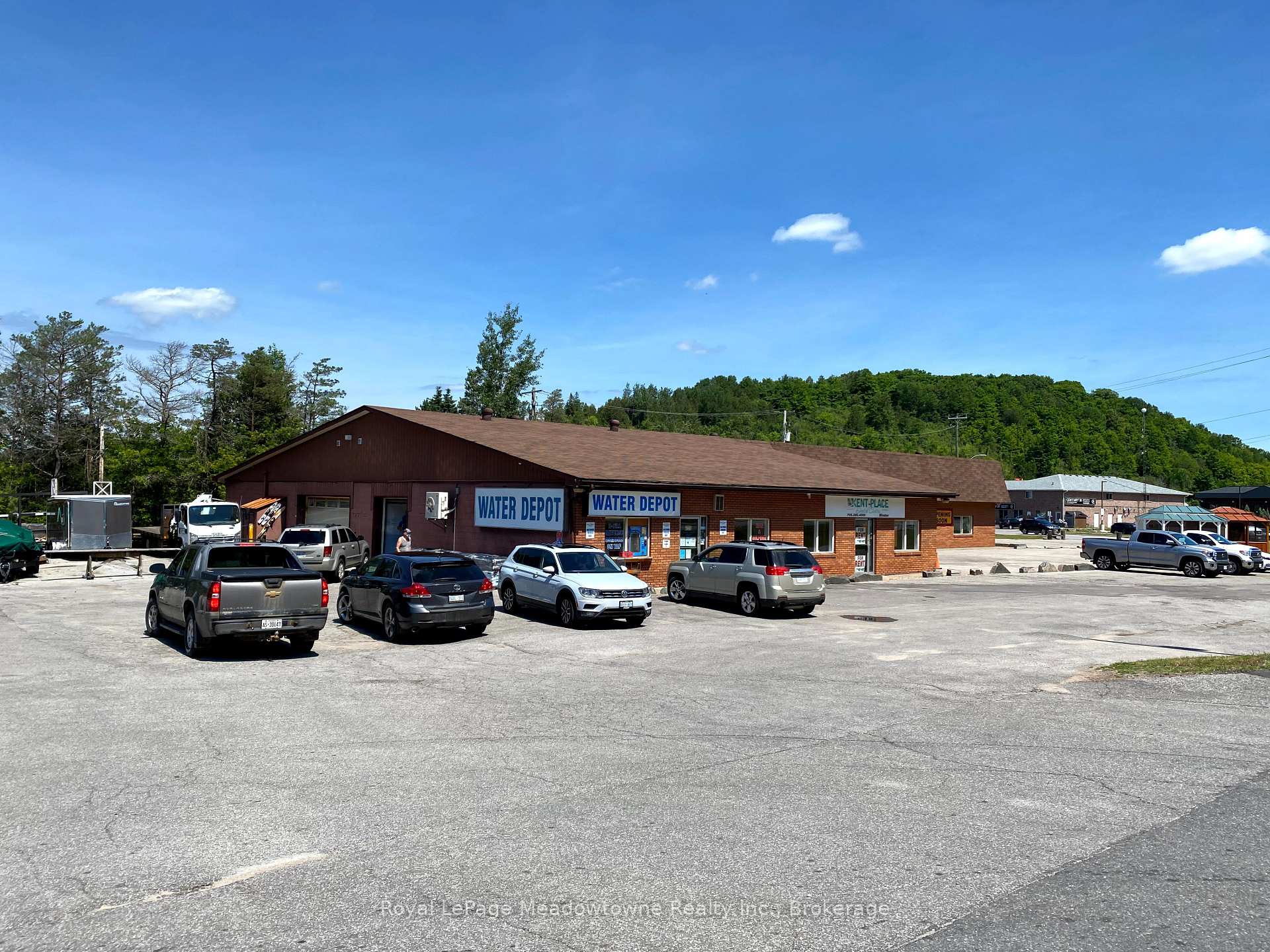 2 - 5 BOBCAYGEON Road, Minden Hills, ON, exterior